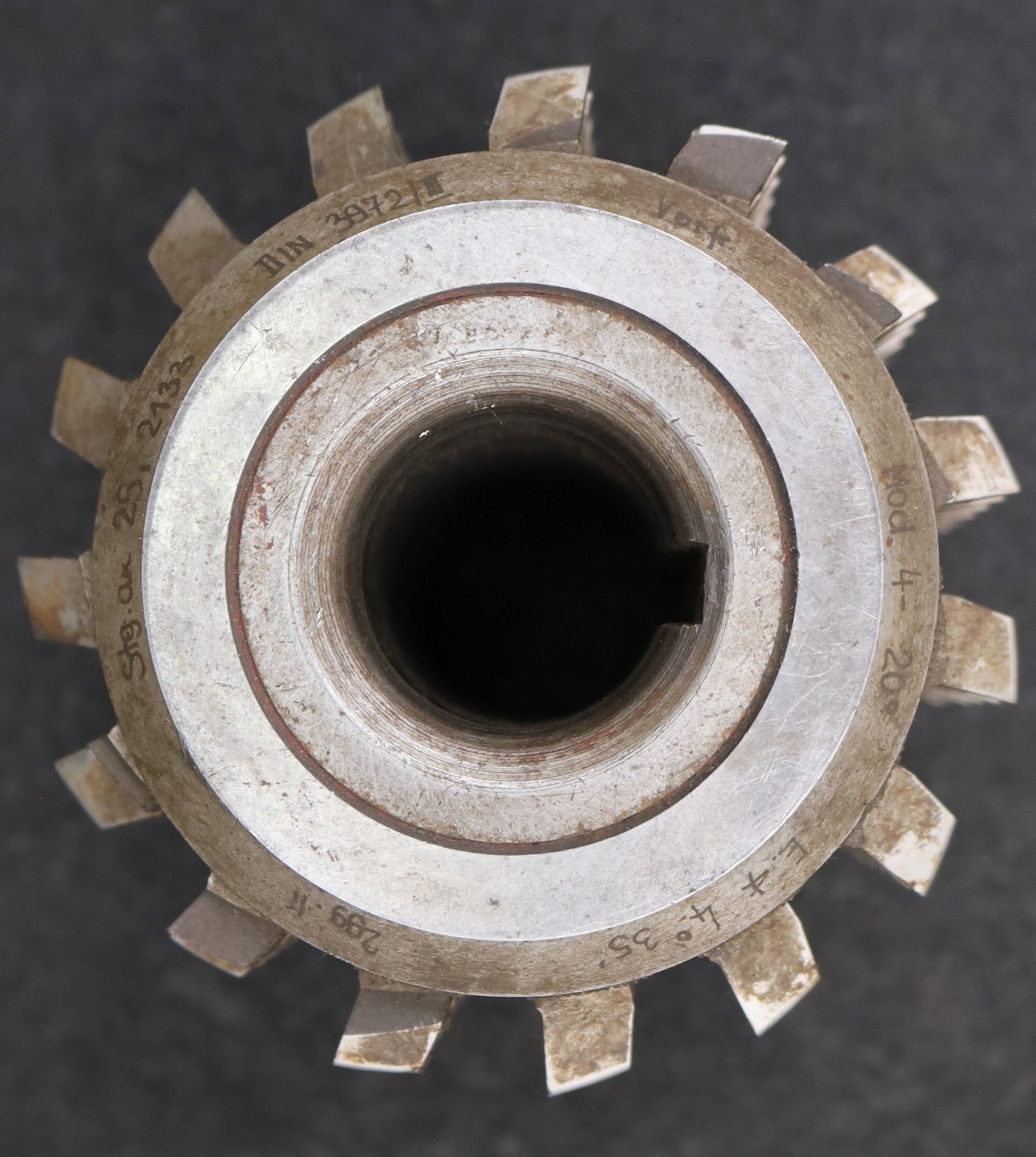 Bild des Artikels SAAZOR-Zahnrad-Wälzfräser-m=-4,0mm-EGW-20°-BPIII-nach-DIN-3972-Ø109x109xØ32mm