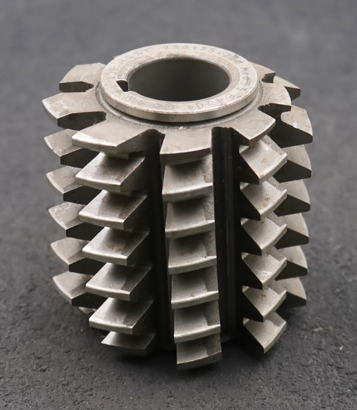 Bild des Artikels PWS-Zahnrad-Wälzfräser-m=-3,25mm-EGW-20°-BPIII-nach-DIN-3972-Ø80x70xØ32mm