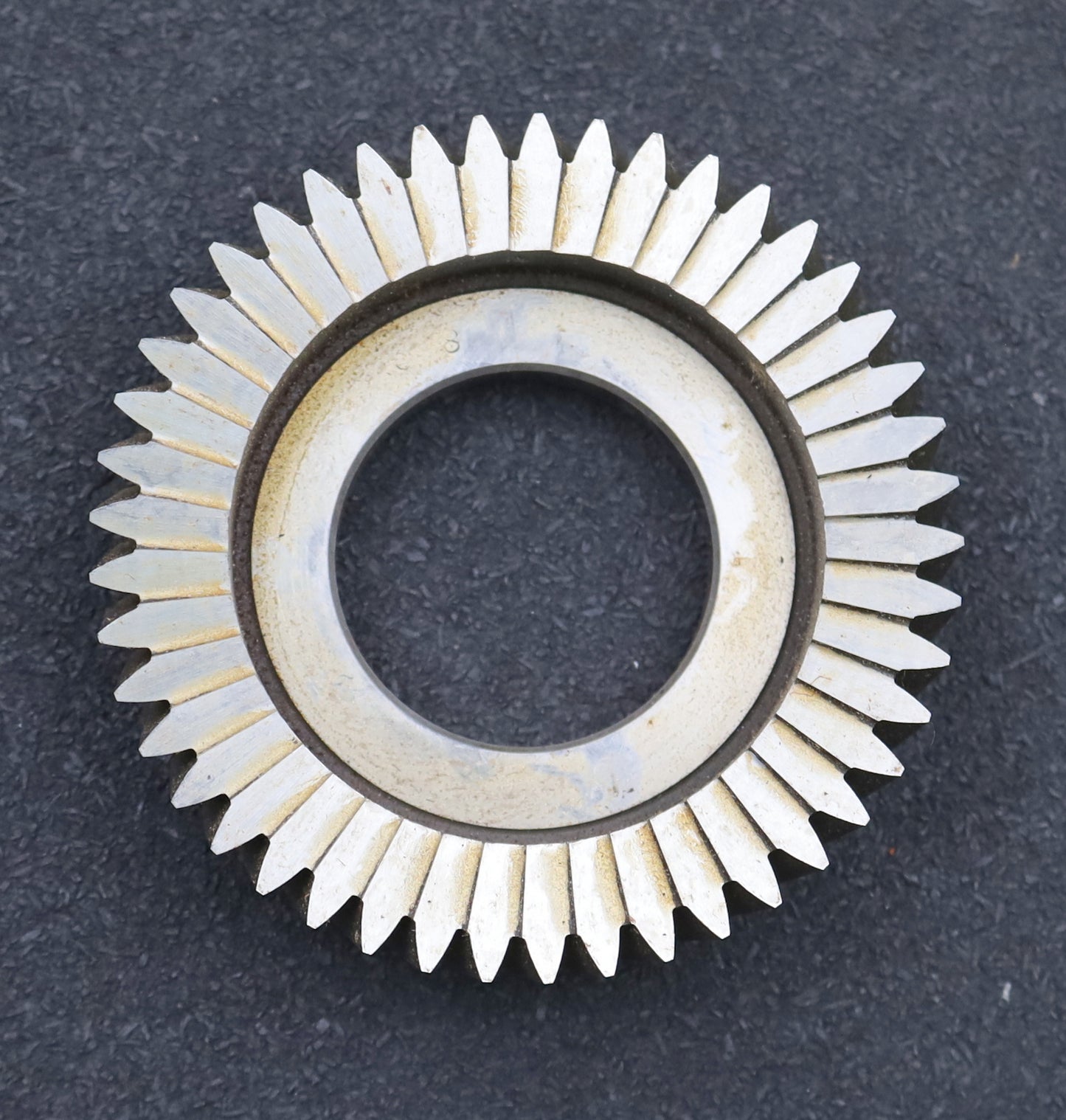 Bild des Artikels PWS-Scheibenschneidrad-mit-Treppenschliff-m=-2mm-EGW-20°-Z=-45-schrägverzahnt