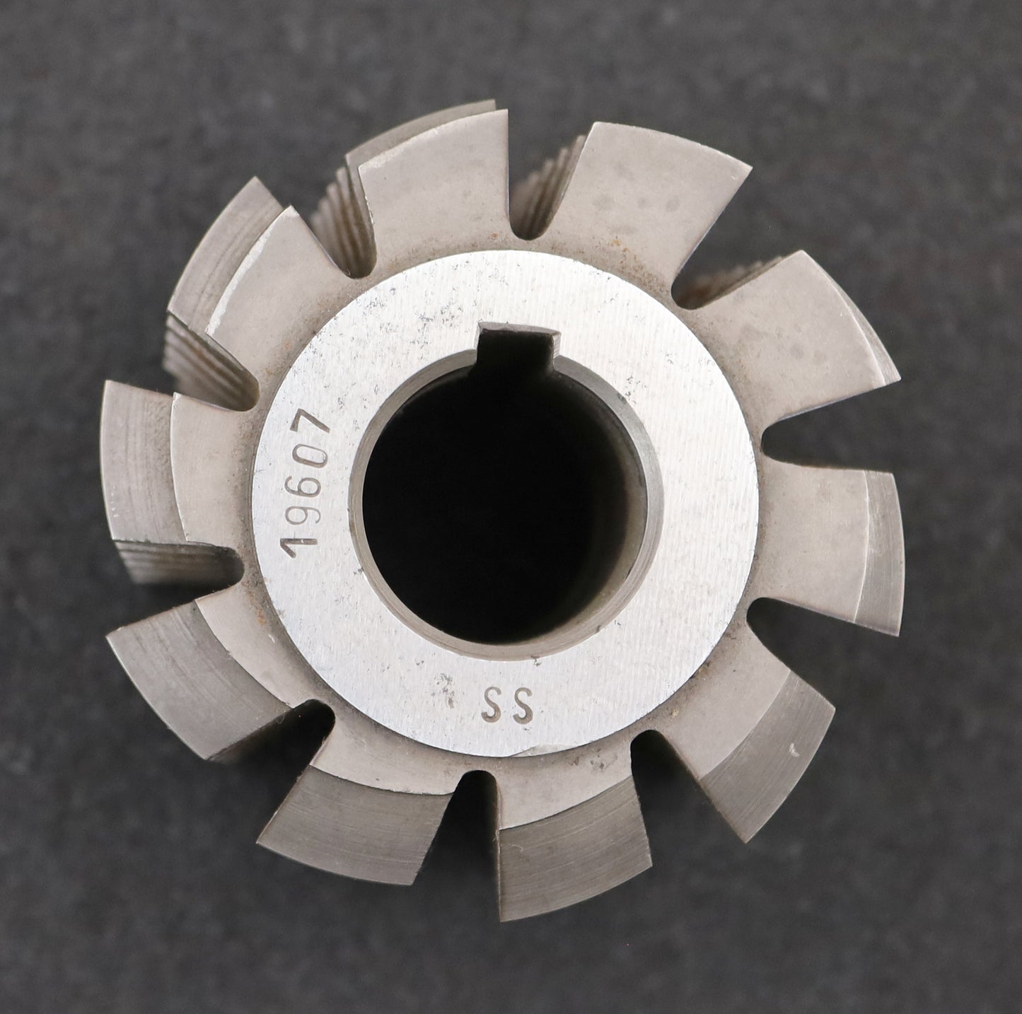 Bild des Artikels Zahnrad-Wälzfräser-gear-hob-m=-3,0mm-EGW-20°-Ø81x75xØ27mm-mit-LKN-1gg.-Rechts