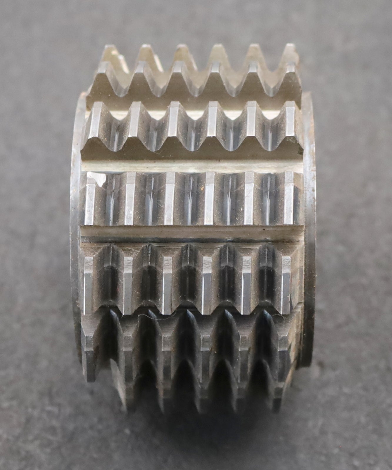 Bild des Artikels KL-Zahnrad-Wälzfräser-gear-hob-m=-3,0mm-EGW-20°-BPII-nach-DIN-3972-Ø99x60xØ32mm