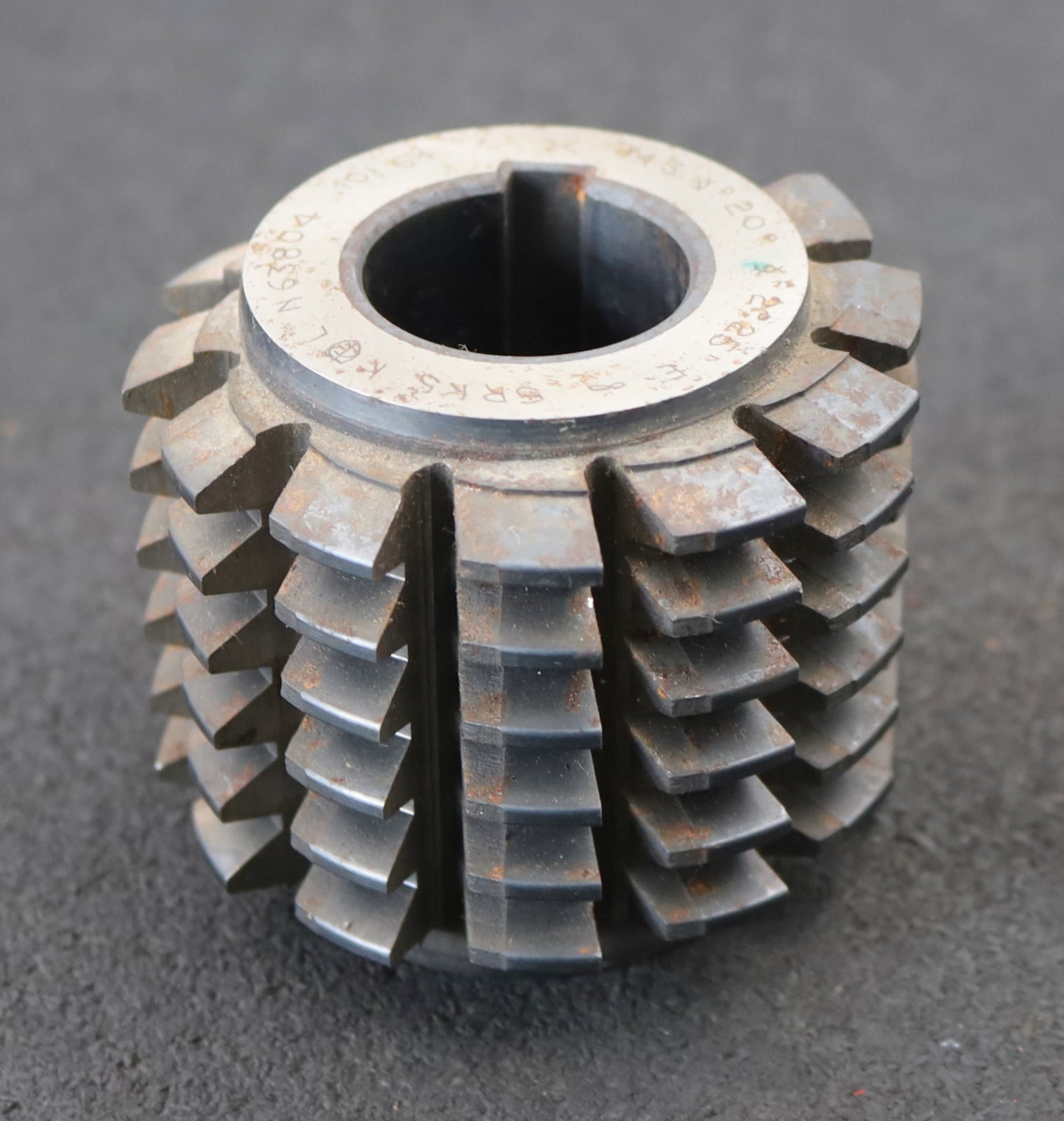 Bild des Artikels KL-Zahnrad-Wälzfräser-gear-hob-m=-3,0mm-EGW-20°-Ø81x70xØ32mm-mit-LKN-1gg.-Rechts