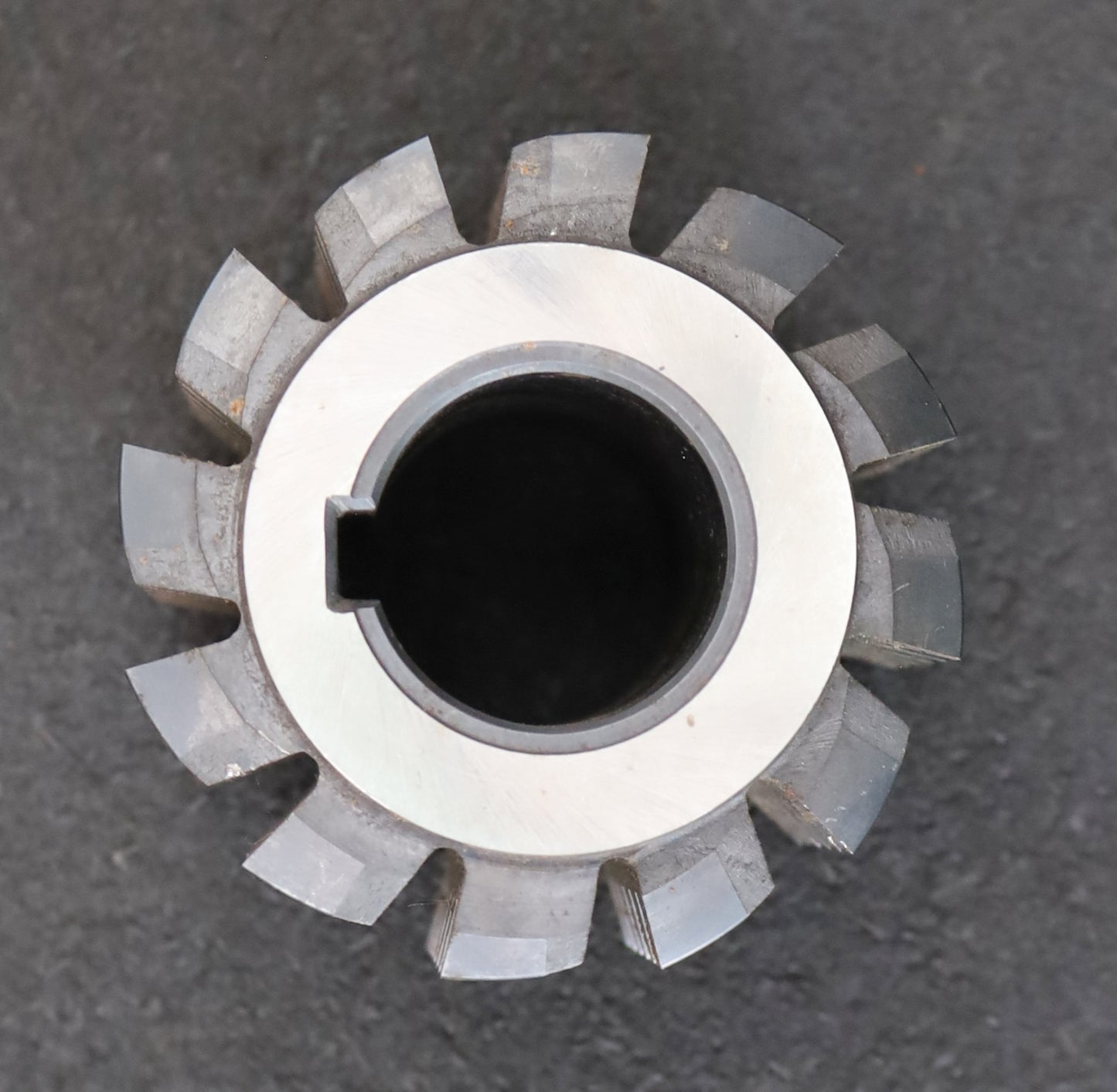 Bild des Artikels KL-Zahnrad-Wälzfräser-gear-hob-m=-3,0mm-EGW-20°-Ø81x70xØ32mm-mit-LKN-1gg.-Rechts