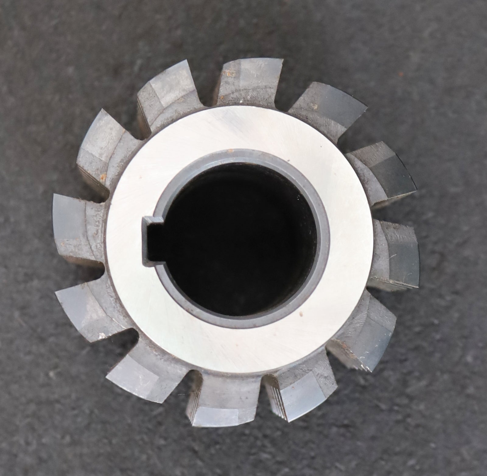 Bild des Artikels KL-Zahnrad-Wälzfräser-gear-hob-m=-3,0mm-EGW-20°-Ø81x70xØ32mm-mit-LKN-1gg.-Rechts