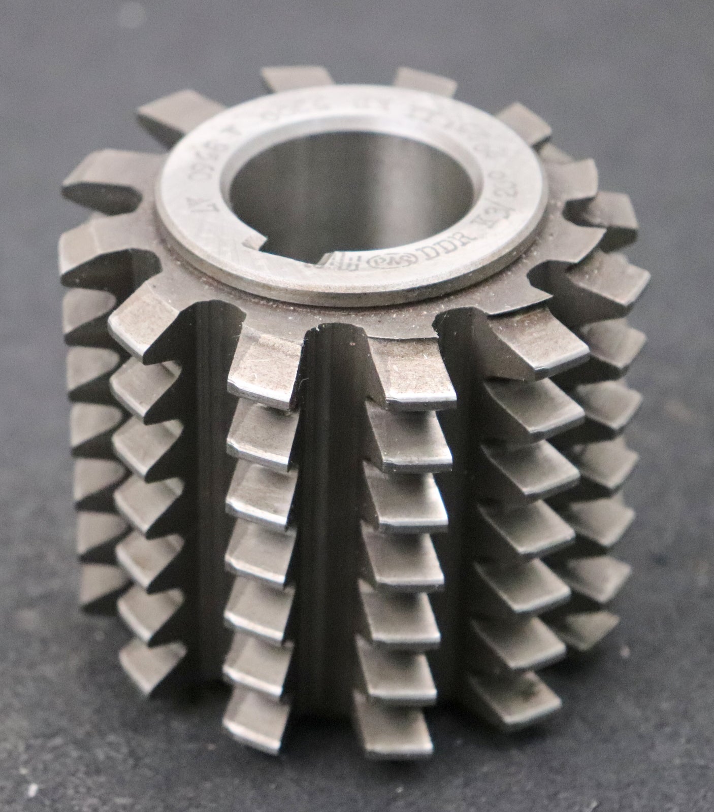 Bild des Artikels PWS-Zahnrad-Wälzfräser-gear-hob-m=-3,0mm-20°-EGW-BPII-nach-DIN-3972-Ø80x71xØ32mm