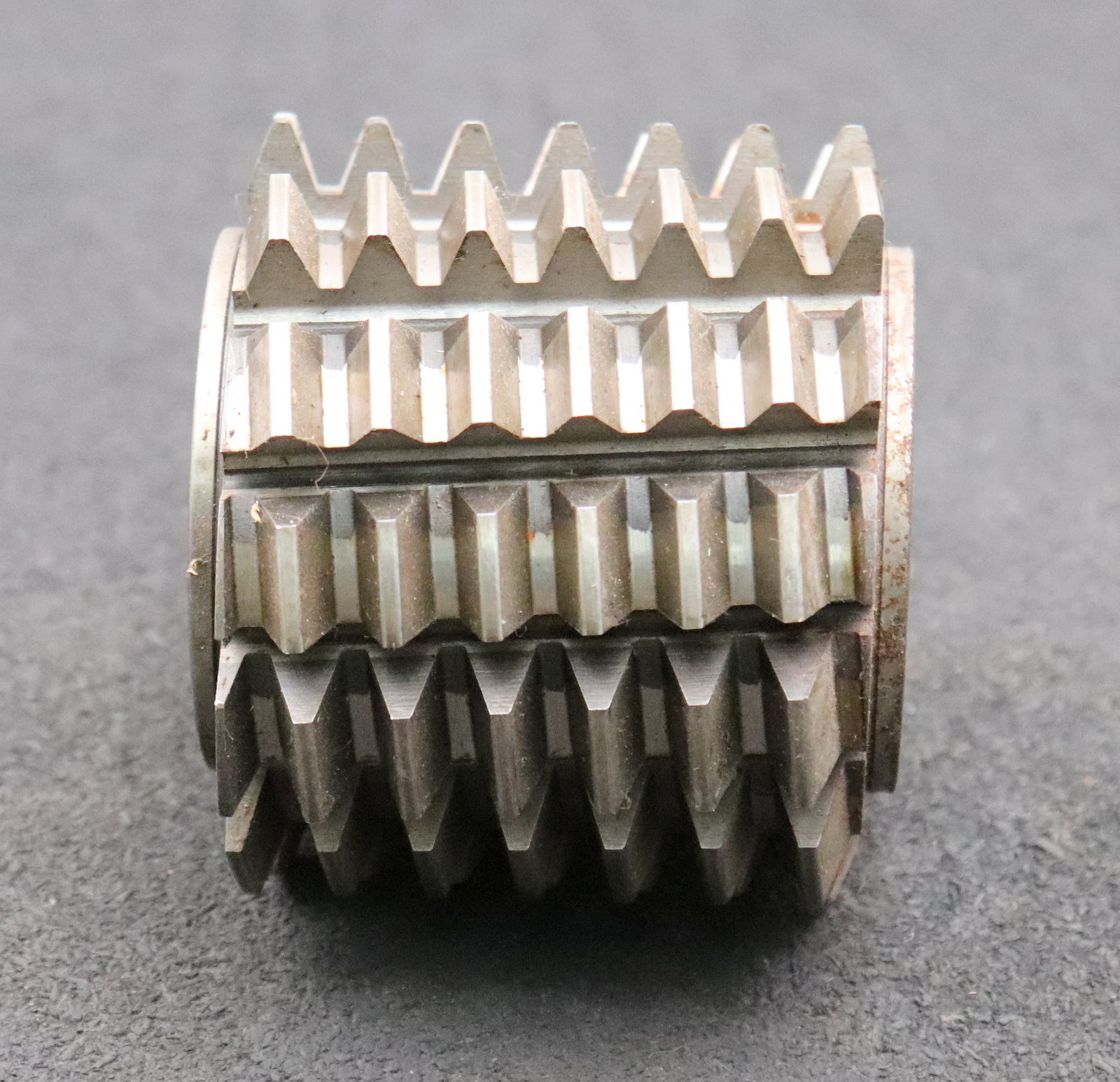 Bild des Artikels HENTZEN-Zahnrad-Wälzfräser-m=-3,0mm-EGW-20°-BPIII-nach-DIN-3972-Ø81x70xØ32mm