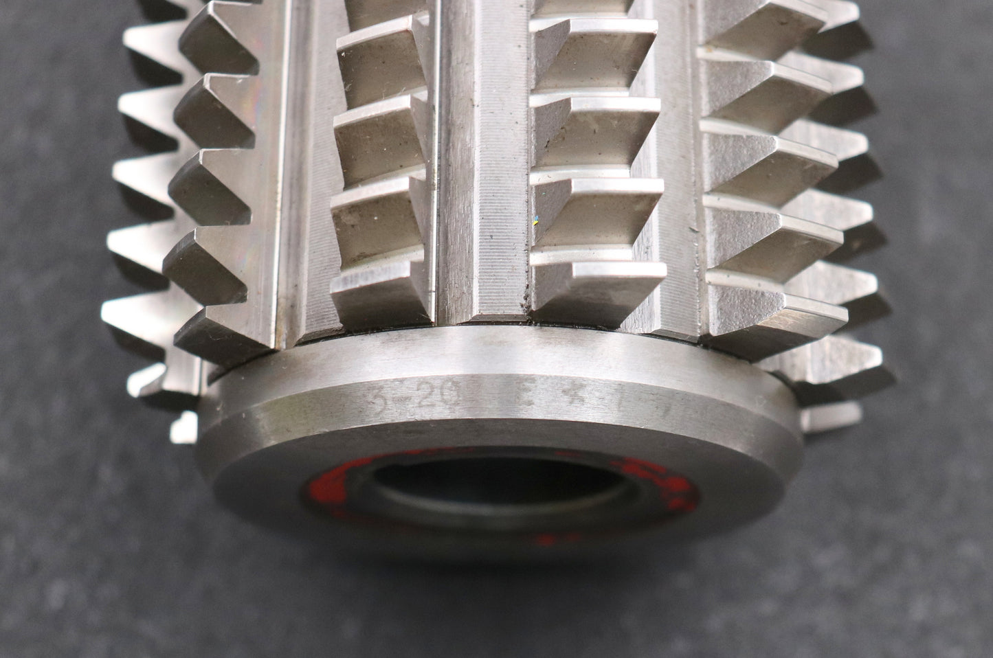 Bild des Artikels SAAZOR-Zahnrad-Wälzfräser-m=-3,0mm-EGW-20°-BPIII-DIN-3972-Ø103x110xØ32mm-mit-LKN