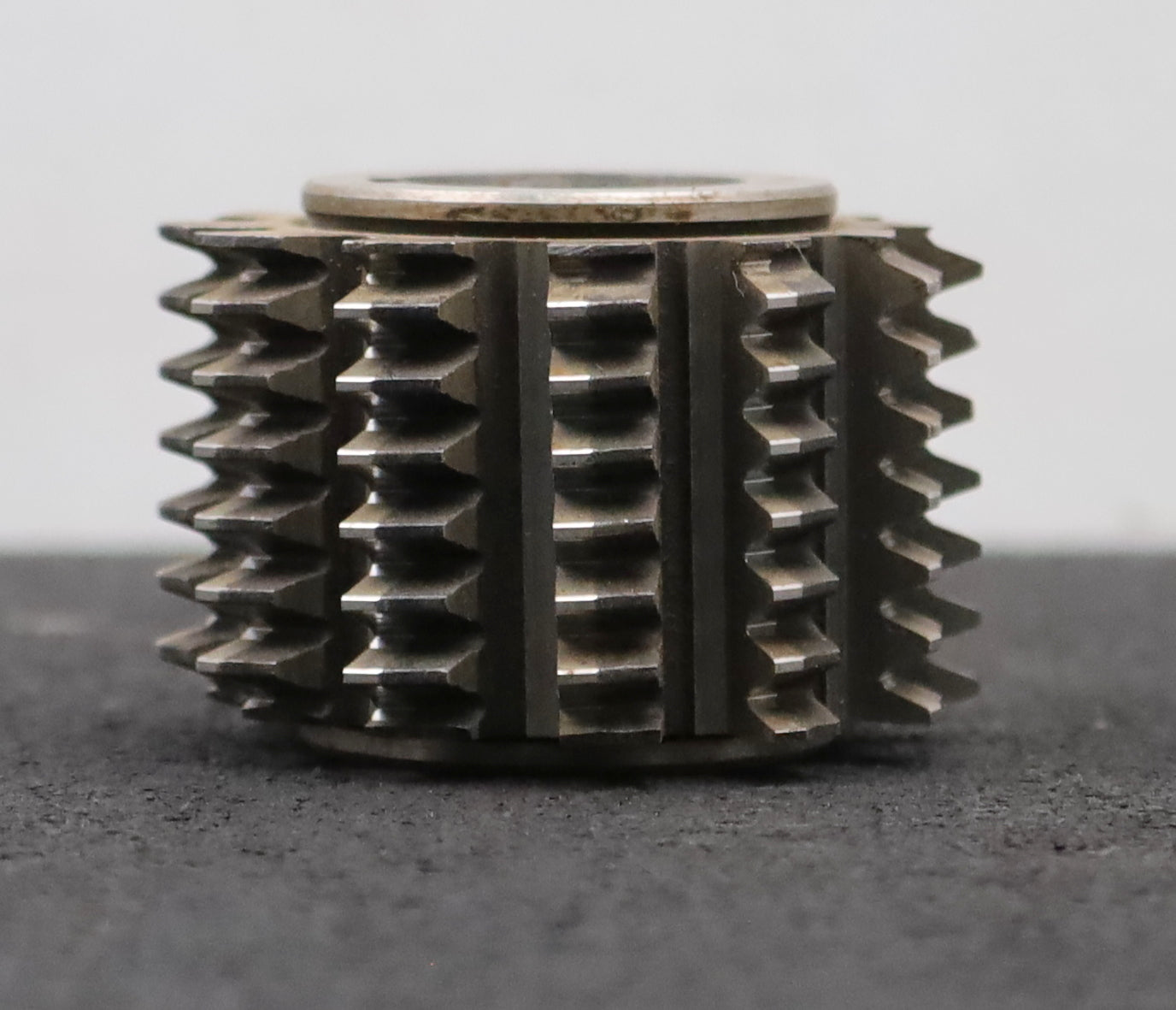 Bild des Artikels KLINGELNBERG-Zahnrad-Wälzfräser-m=-1,5mm-EGW-20°-BPII-DIN-3972-Ø57x38xØ22mm