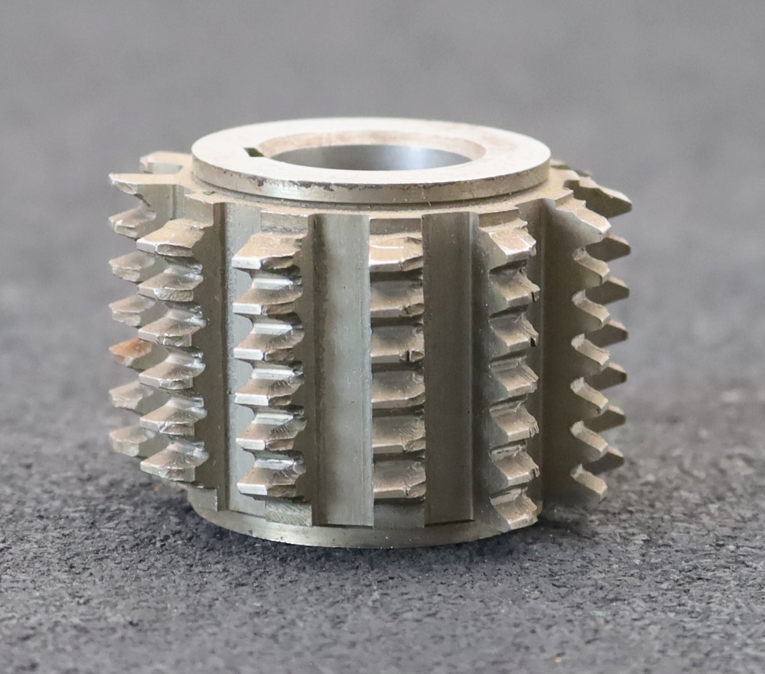 Bild des Artikels PWS-Zahnrad-Wälzfräser-m=-1,5mm-EGW-20°-BPII-nach-DIN-3972-Ø56x40xØ27mm-mit-LKN