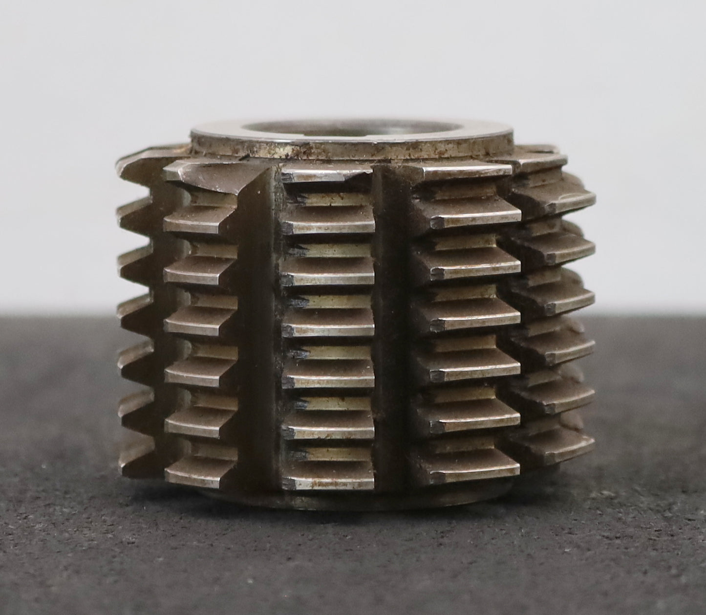 Bild des Artikels Zahnrad-Wälzfräser-m=-2,0mm-EGW-20°-BPII-DIN-3972-Ø64x47xØ27mm-spiralgenutet