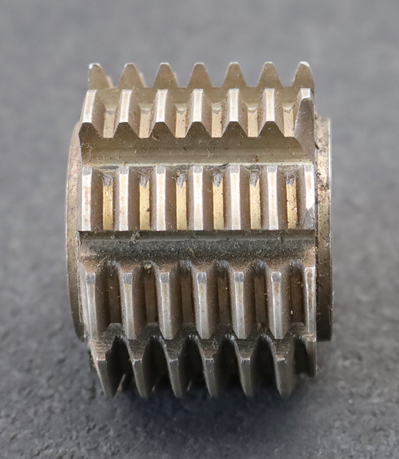 Bild des Artikels Zahnrad-Wälzfräser-m=-2,0mm-EGW-20°-BPII-DIN-3972-Ø64x47xØ27mm-spiralgenutet