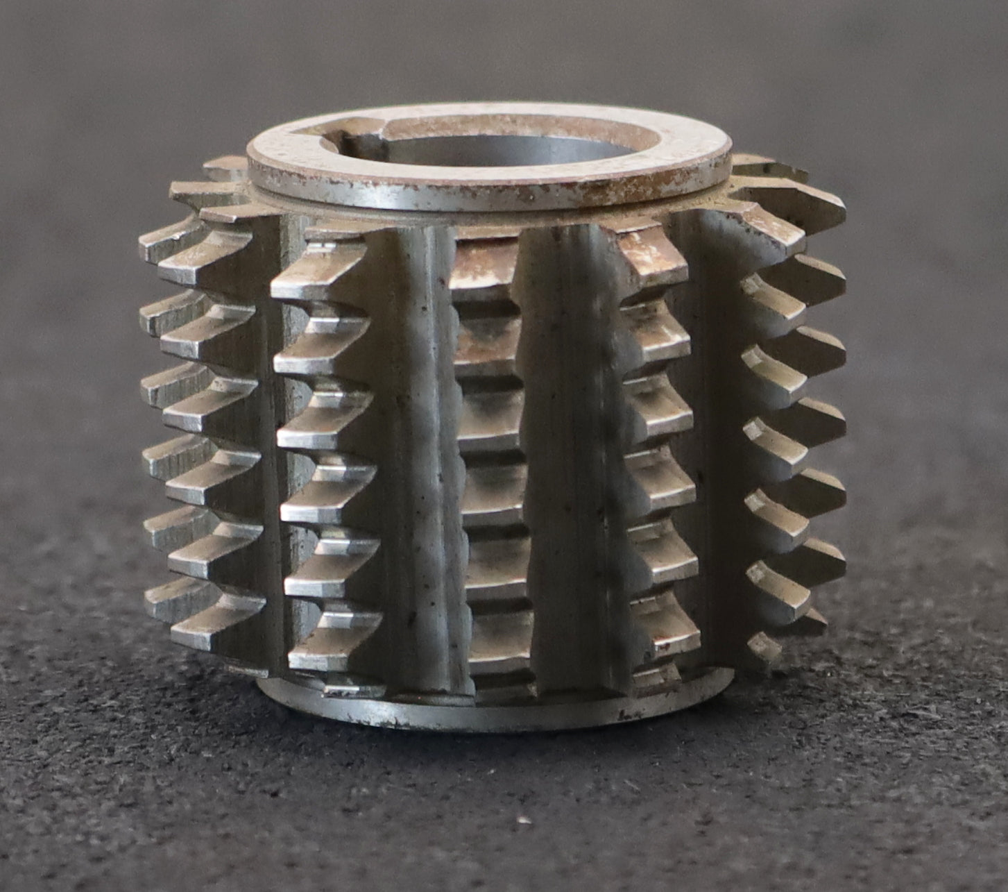 Bild des Artikels PWS-Zahnrad-Wälzfräser-m=-2,0mm-EGW-20°-BPII-nach-DIN-3972-Ø63x49xØ27mm