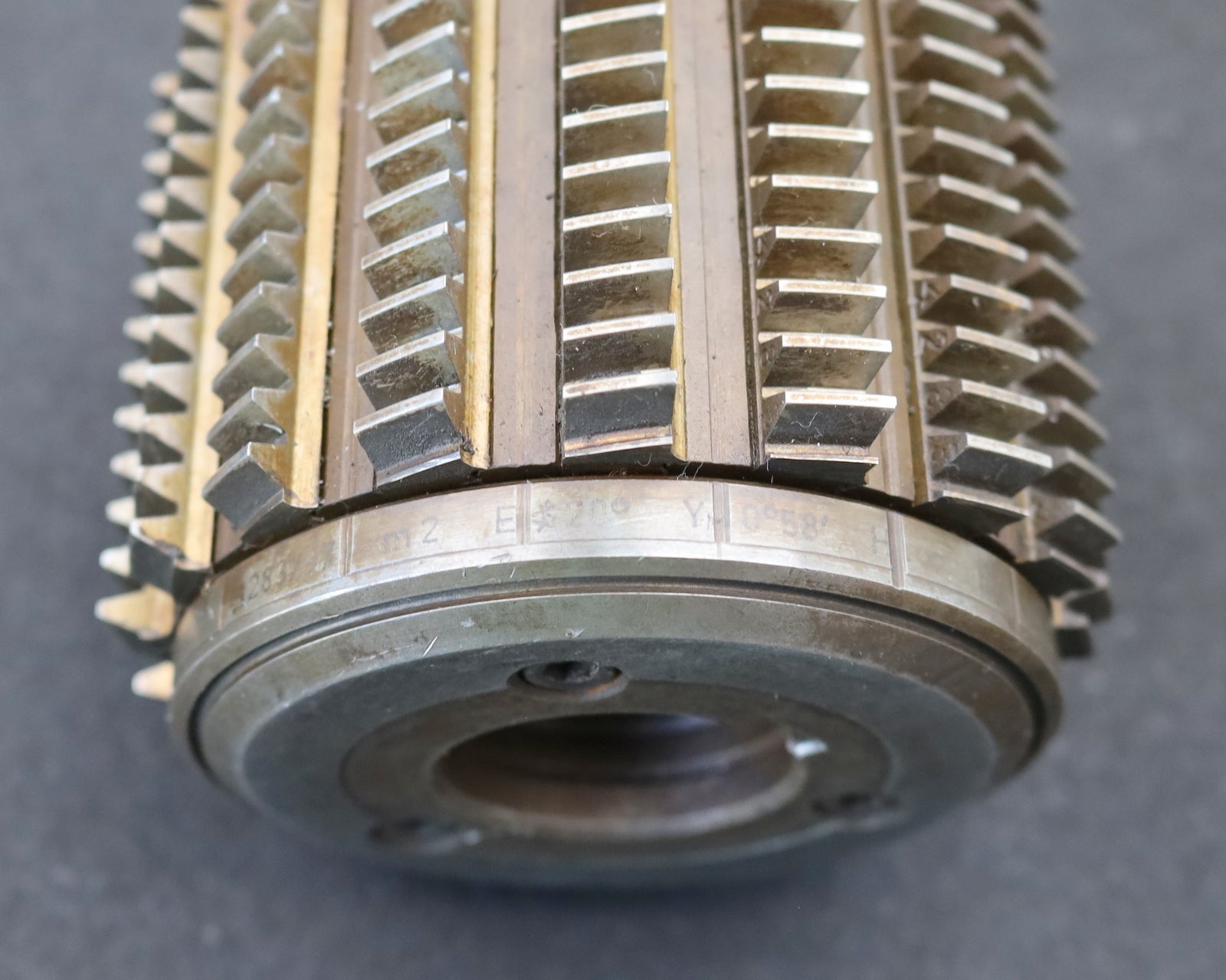 Bild des Artikels KLINGELNBERG-Zahnrad-Wälzfräser-m=-2,0mm-EGW-20°-BPII-DIN-3972-Ø120x114xØ40mm