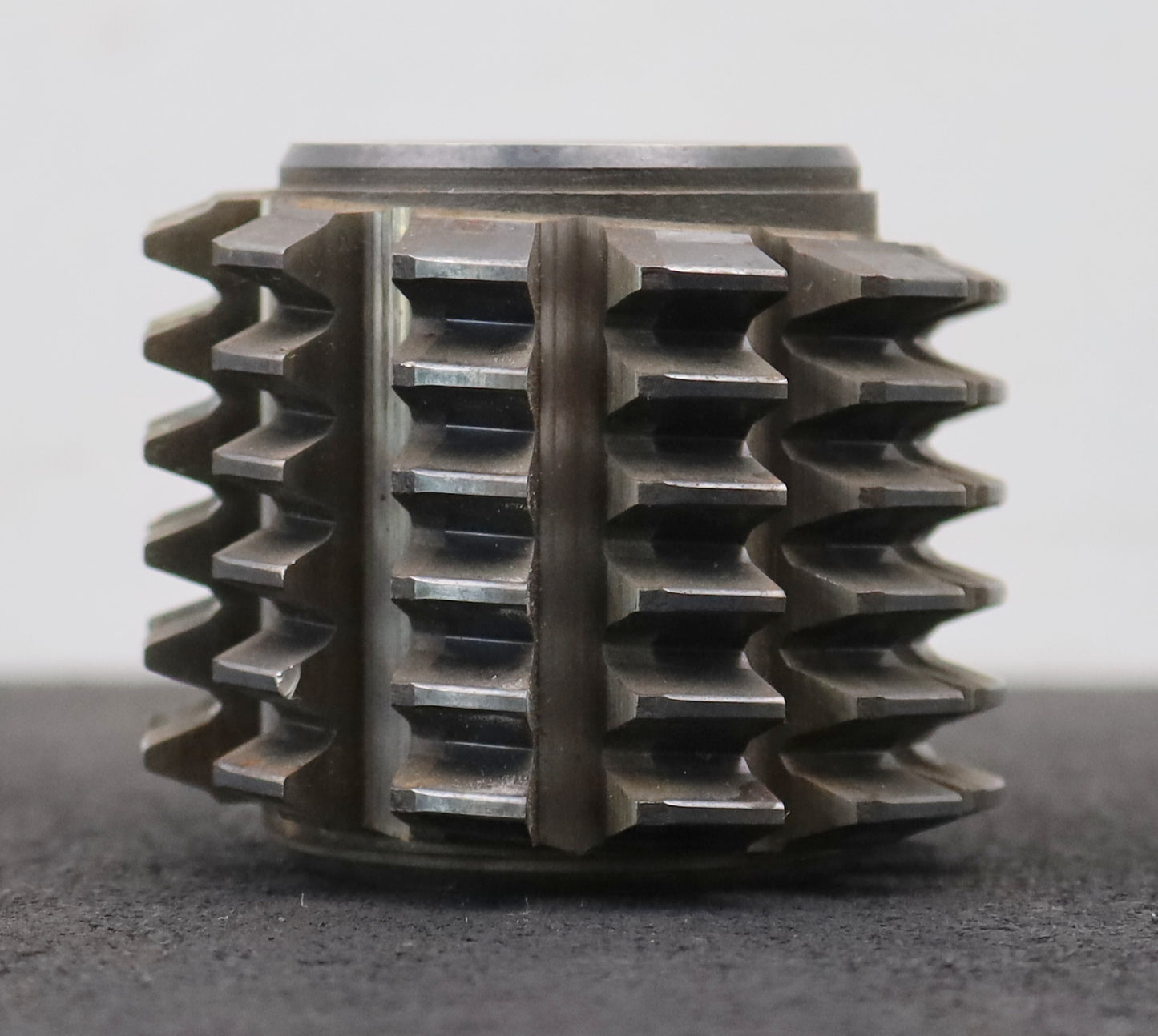 Bild des Artikels KL-Zahnrad-Wälzfräser-m=-2,5mm-EGW-20°-BPII-nach-DIN-3972-Ø69x57xØ27mm-mit-LKN