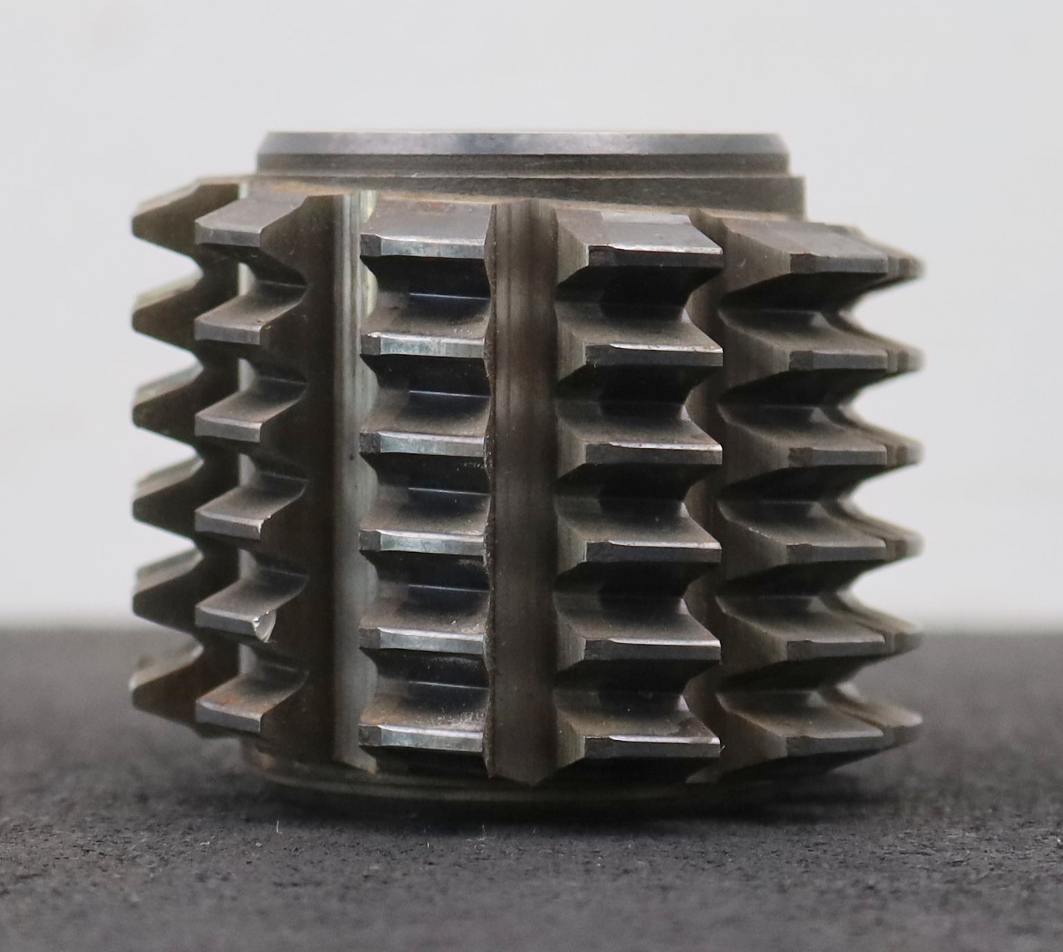 Bild des Artikels KL-Zahnrad-Wälzfräser-m=-2,5mm-EGW-20°-BPII-nach-DIN-3972-Ø69x57xØ27mm-mit-LKN