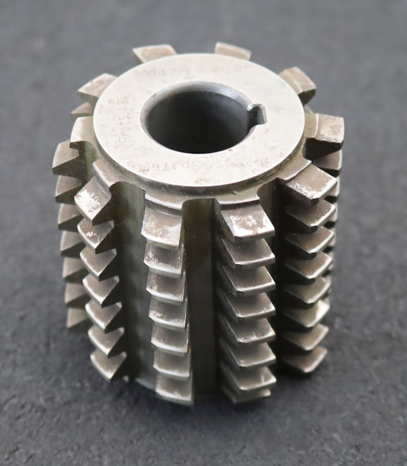 Bild des Artikels RAXA-Zahnrad-Wälzfräser-m=-2,0mm-EGW-20°-Ø64x66xØ22mm-mit-LKN-1gg.-Links