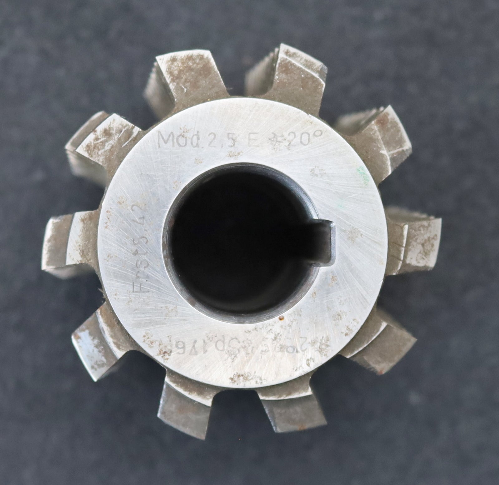 Bild des Artikels RAXA-Zahnrad-Wälzfräser-m=-2,0mm-EGW-20°-Ø64x66xØ22mm-mit-LKN-1gg.-Links