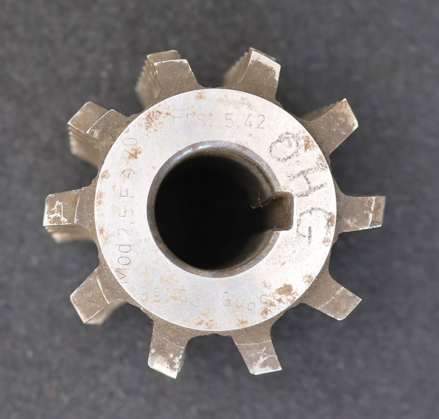 Bild des Artikels RAXA-Zahnrad-Wälzfräser-m=-2,0mm-EGW-20°-Ø63x65xØ22mm-mit-LKN-1gg.-Links