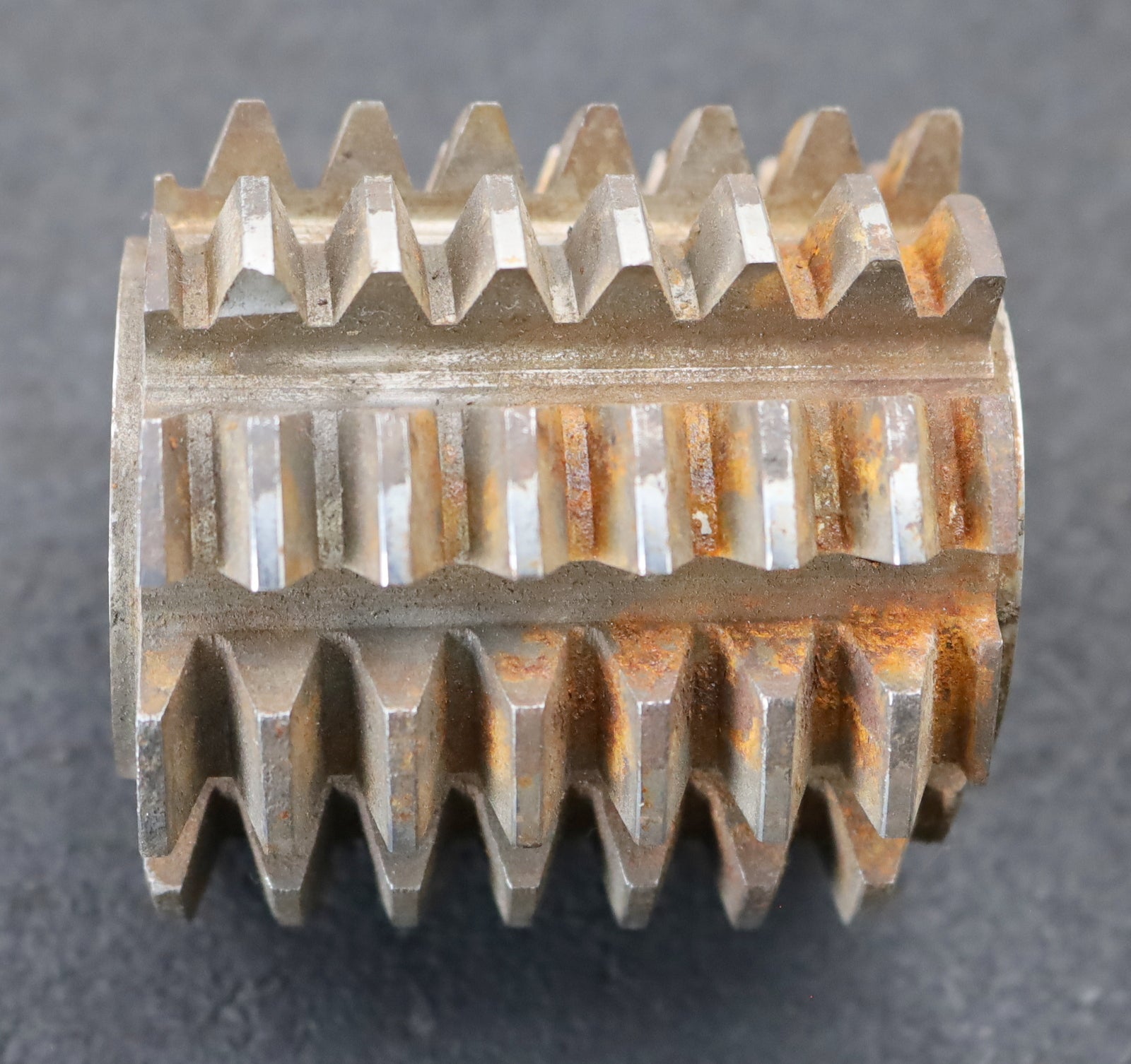 Bild des Artikels Zahnrad-Wälzfräser-m=-3,0mm-EGW-20°-Ø67x71xØ27mm-LKN-1gg.-Rechts