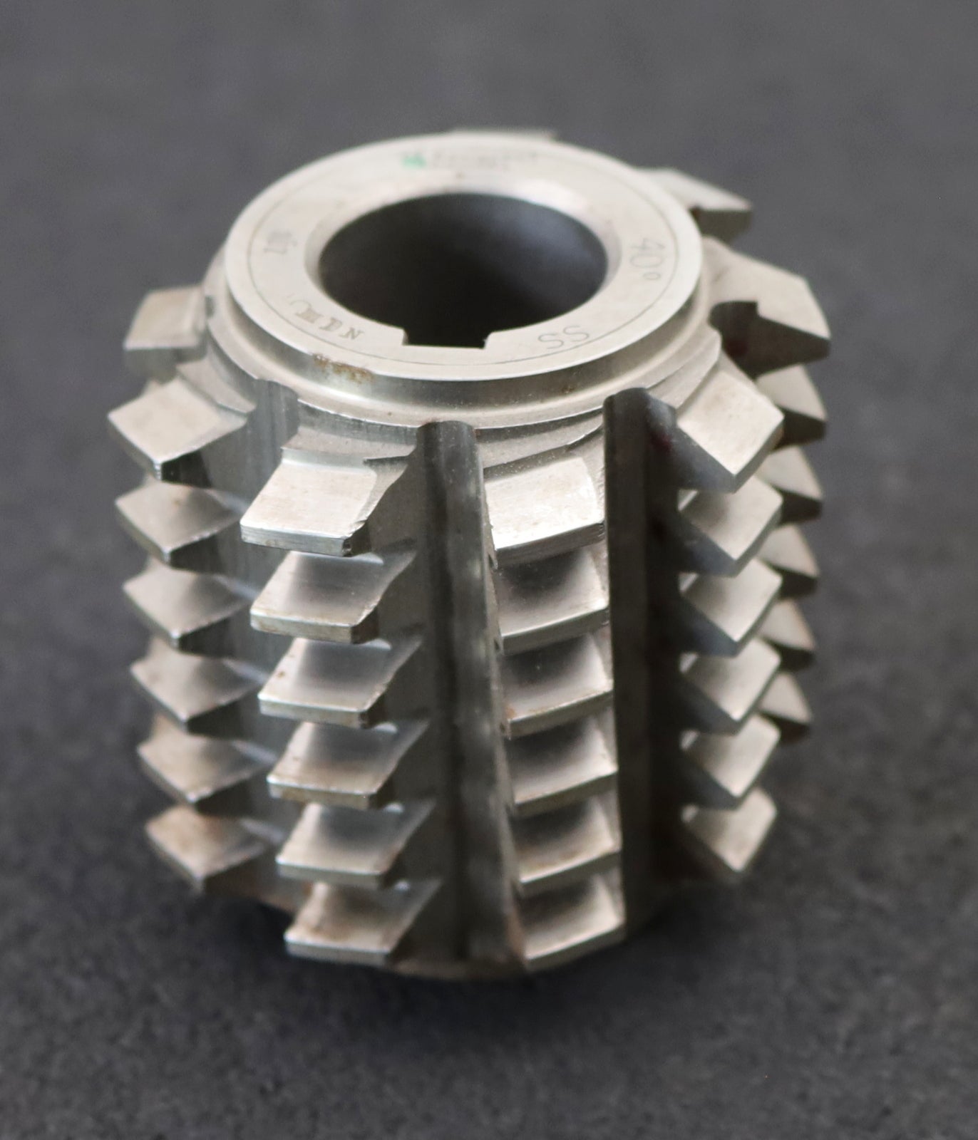 Bild des Artikels REINECKER-Zahnrad-Wälzfräser-m=-3,0mm-EGW-20°-Ø68x70xØ27mm-mit-LKN-1gg.-Rechts