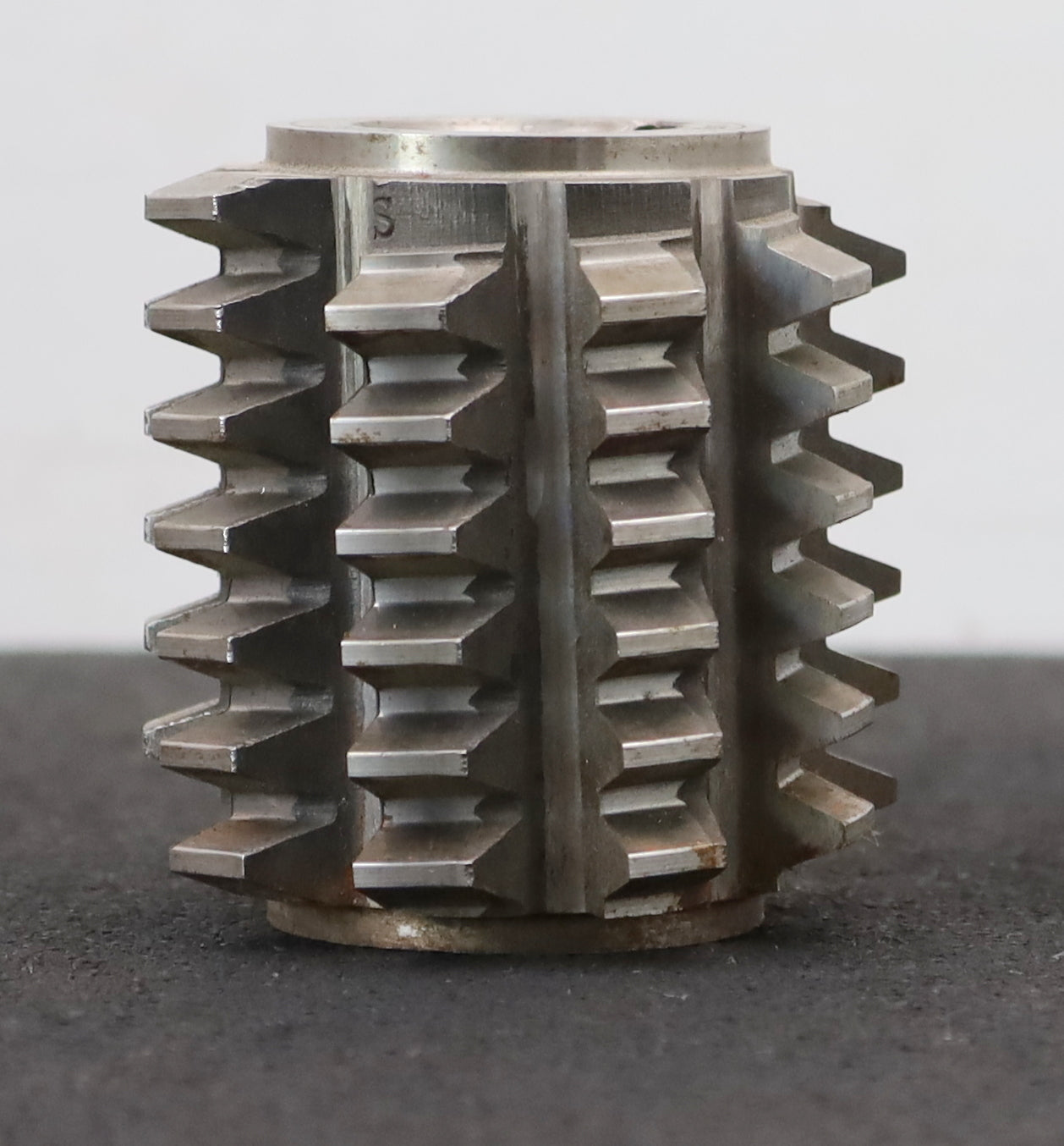 Bild des Artikels REINECKER-Zahnrad-Wälzfräser-m=-3,0mm-EGW-20°-Ø68x70xØ27mm-mit-LKN-1gg.-Rechts