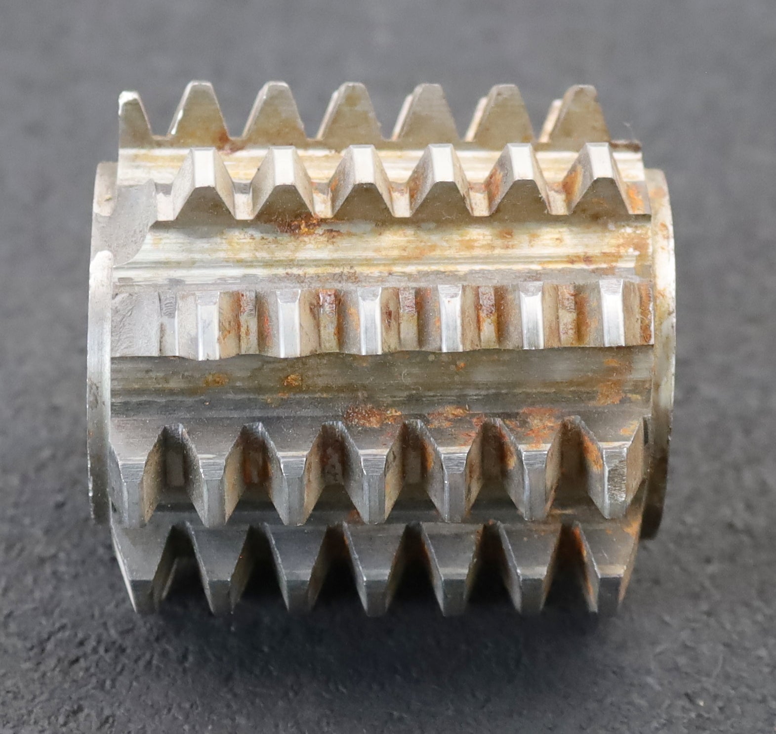 Bild des Artikels LENZEN-Zahnrad-Wälzfräser-m=-3,0mm-EGW-20°-BPI-nach-DIN-3972-Ø68x70xØ27mm-LKN