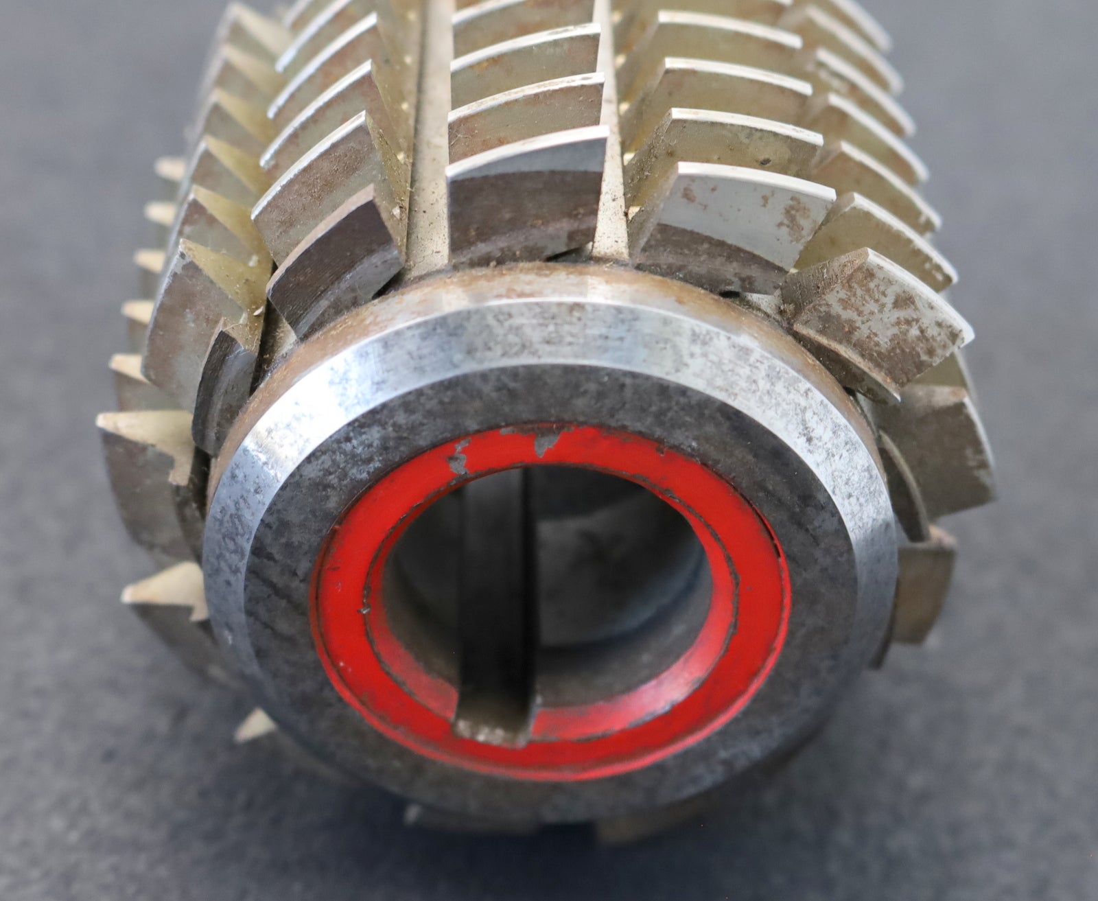 Bild des Artikels SAAZOR-Zahnrad-Wälzfräser-m=-3,25mm-EGW-20°-Ø95x90xØ32mm-mit-LKN-1gg.-Rechts