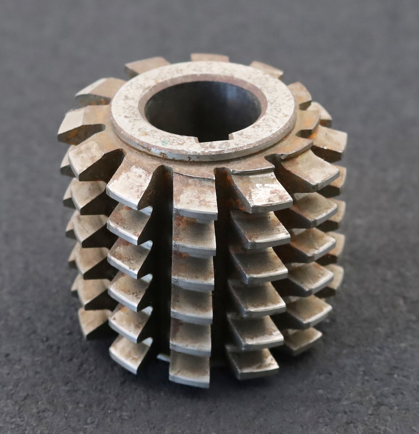 Bild des Artikels PWS-Zahnrad-Wälzfräser-m=-3,5mm-EGW-20°-BPII-nach-DIN-3972-Ø81x71xØ32mm-mit-LKN