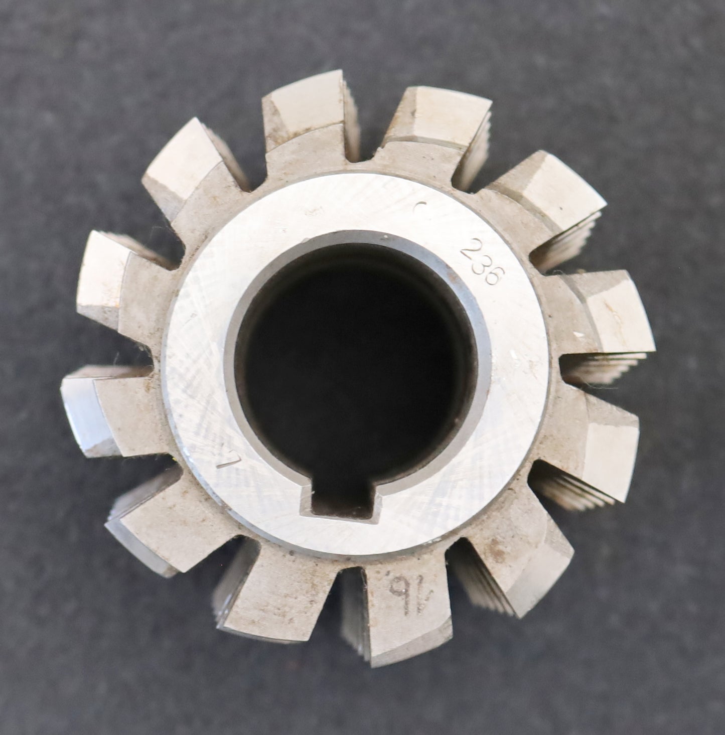 Bild des Artikels PWS-Zahnrad-Wälzfräser-m=-3,5mm-EGW-20°-BPII-nach-DIN-3972-Ø81x71xØ32mm-mit-LKN