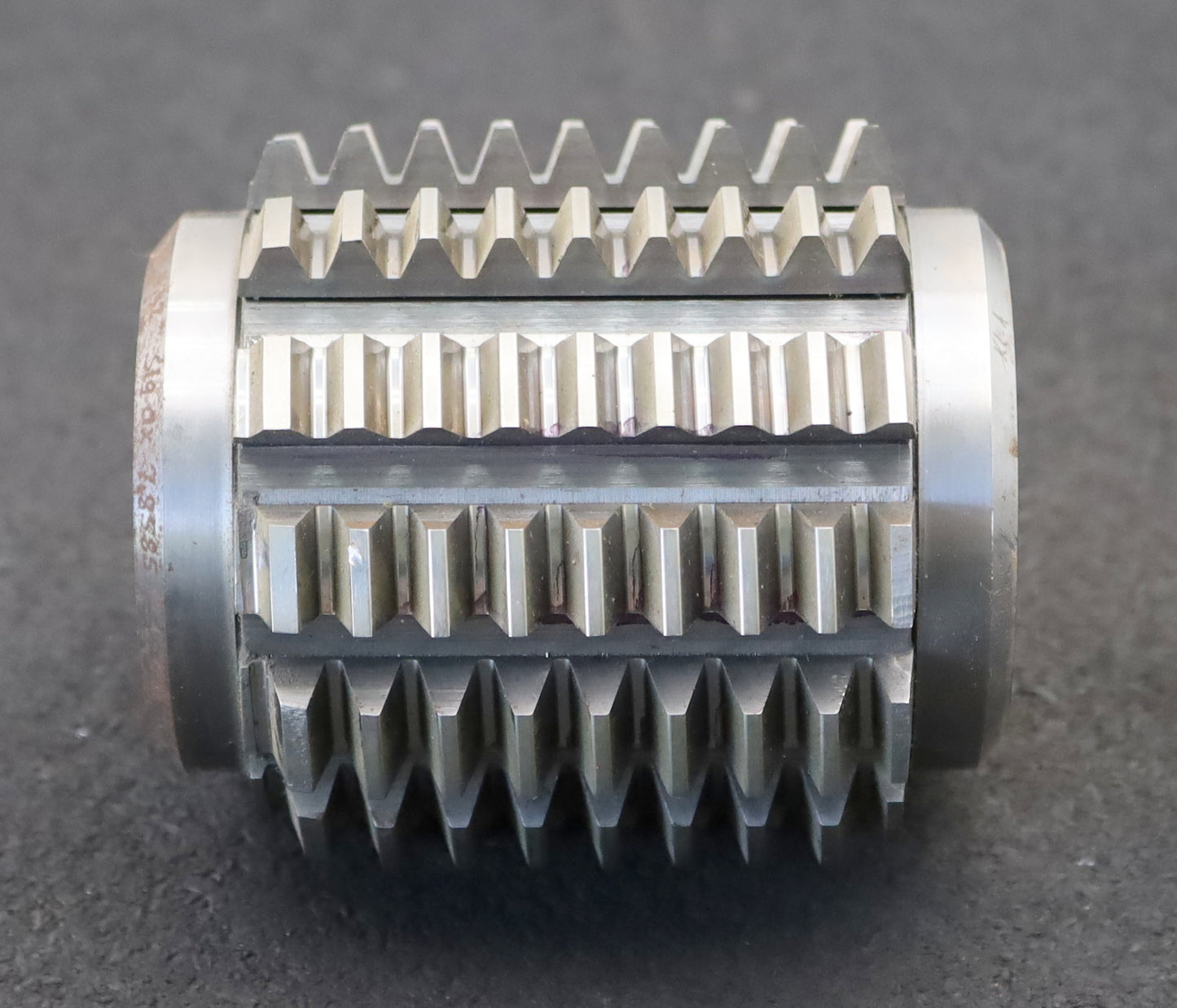 Bild des Artikels SAAZOR-Zahnrad-Wälzfräser-m=-2,5mm-EGW-20°-BPI-nach-DIN-3972-Ø83x92xØ27mm