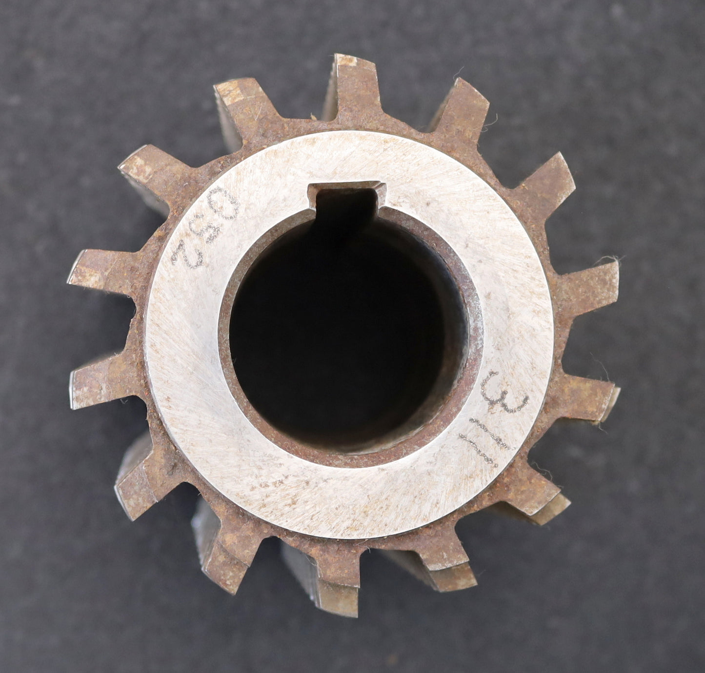 Bild des Artikels PWS-Zahnrad-Wälzfräser-m=-3,0mm-EGW-20°-BPII-nach-DIN-3972-Ø100x108xØ40mm