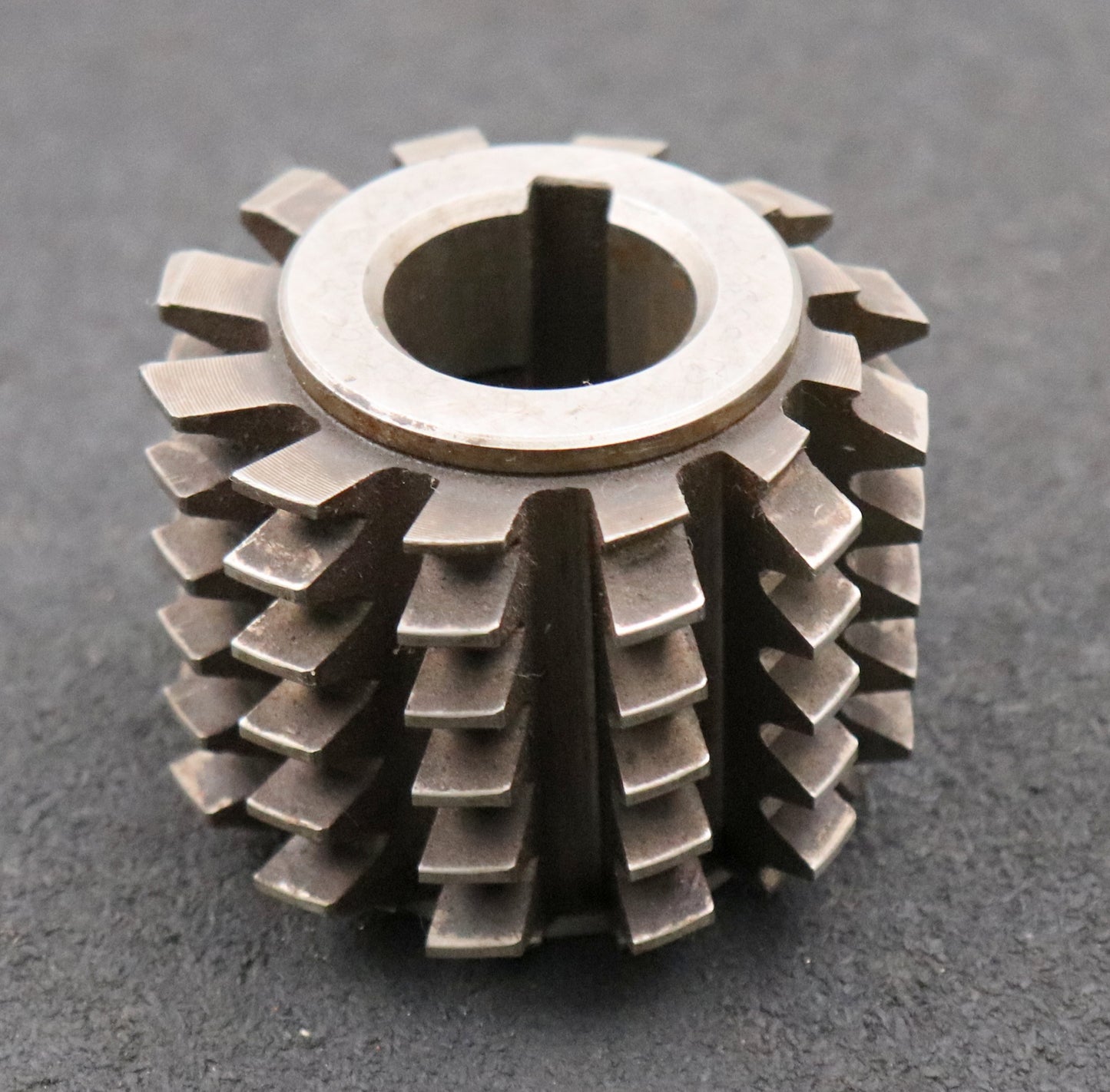 Bild des Artikels PWS-Zahnrad-Wälzfräser-m=-2,75mm-EGW-20°-BPIII-nach-DIN-3972-Ø70x58xØ27mm-LKN