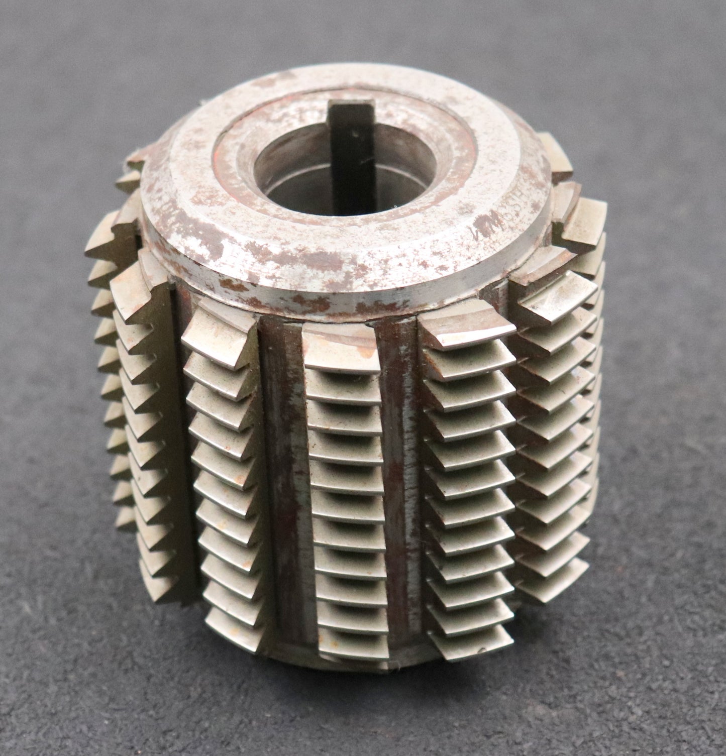 Bild des Artikels SAAZOR-Zahnrad-Wälzfräser-m=-1,75mm-EGW-20°-BPIII-nach-DIN-3972-Ø81x82xØ27mm-LKN