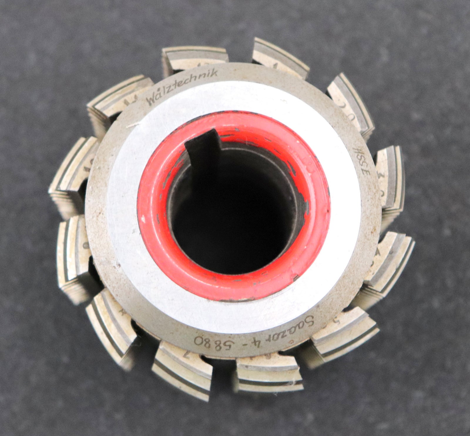 Bild des Artikels SAAZOR-Zahnrad-Wälzfräser-m=-2,0mm-EGW-20°-BPI-DIN-3972-Ø81x81xØ27mm