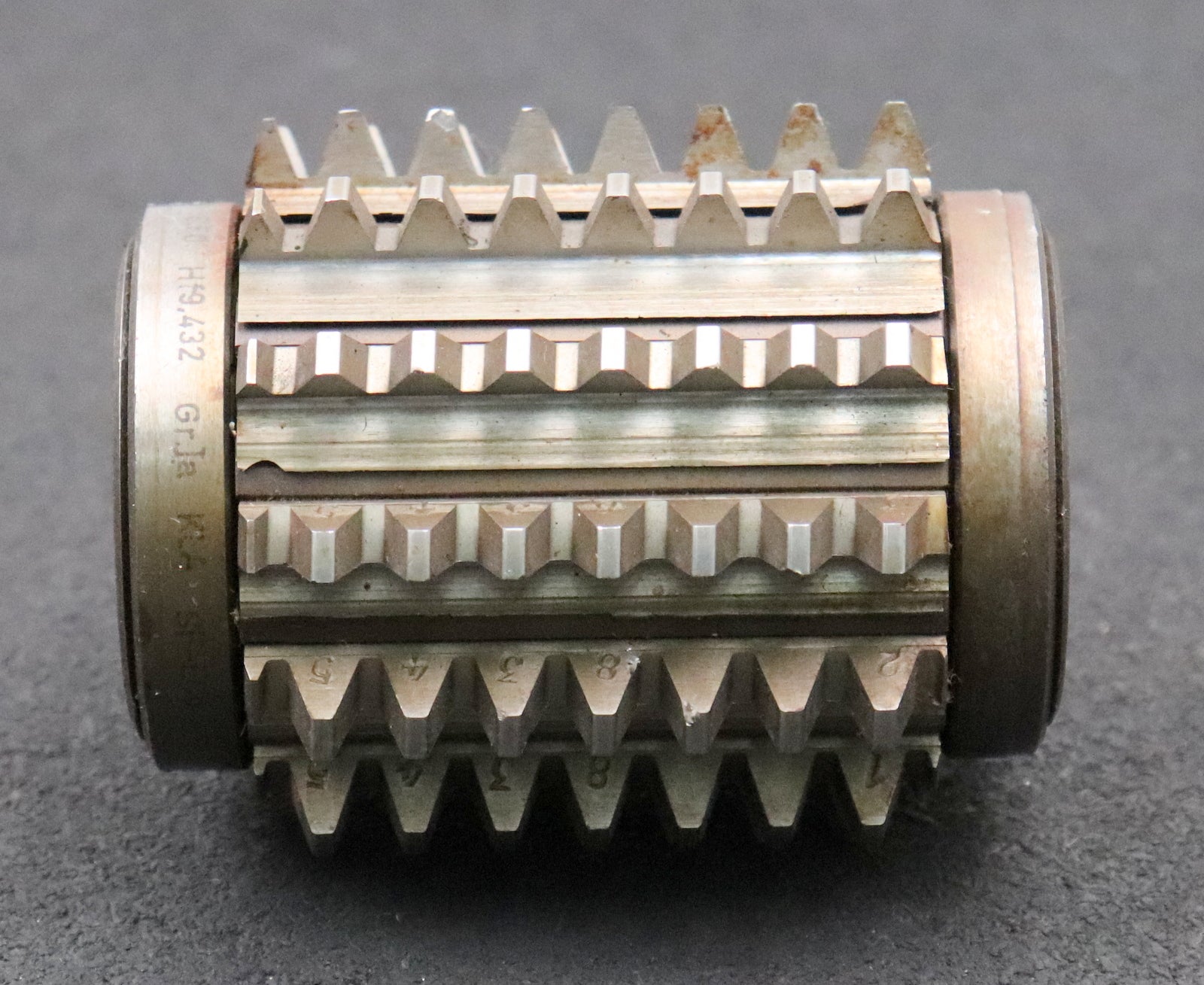 Bild des Artikels KLINGELNBERG-Zahnrad-Wälzfräser-m=-3,0mm-EGW-20°-BPI-nach-DIN-3972-Ø80x97xØ27mm