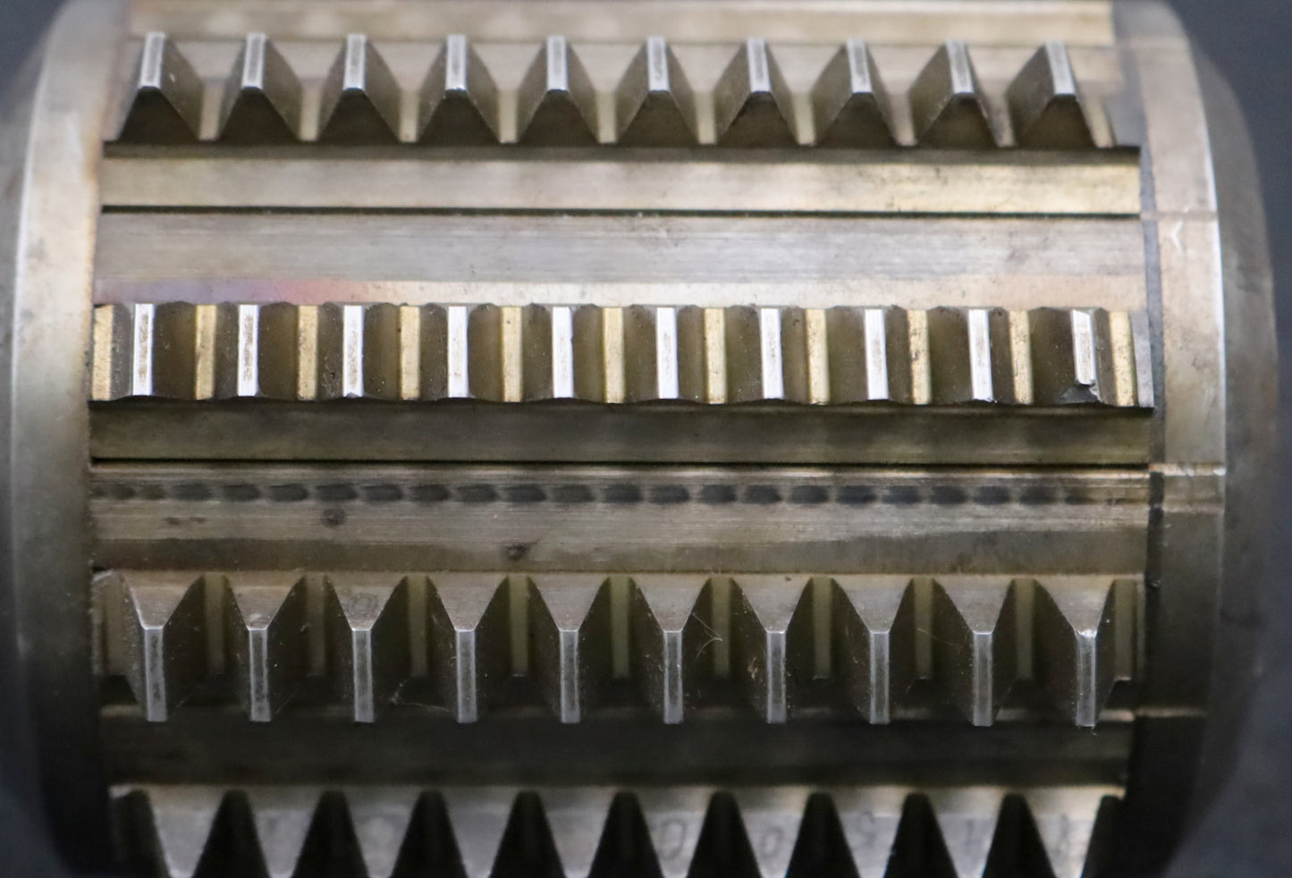 Bild des Artikels SAAZOR-Zahnrad-Wälzfräser-m=-2,5mm-EGW-20°-BPIII-nach-DIN-3972-Ø98x106xØ32mm