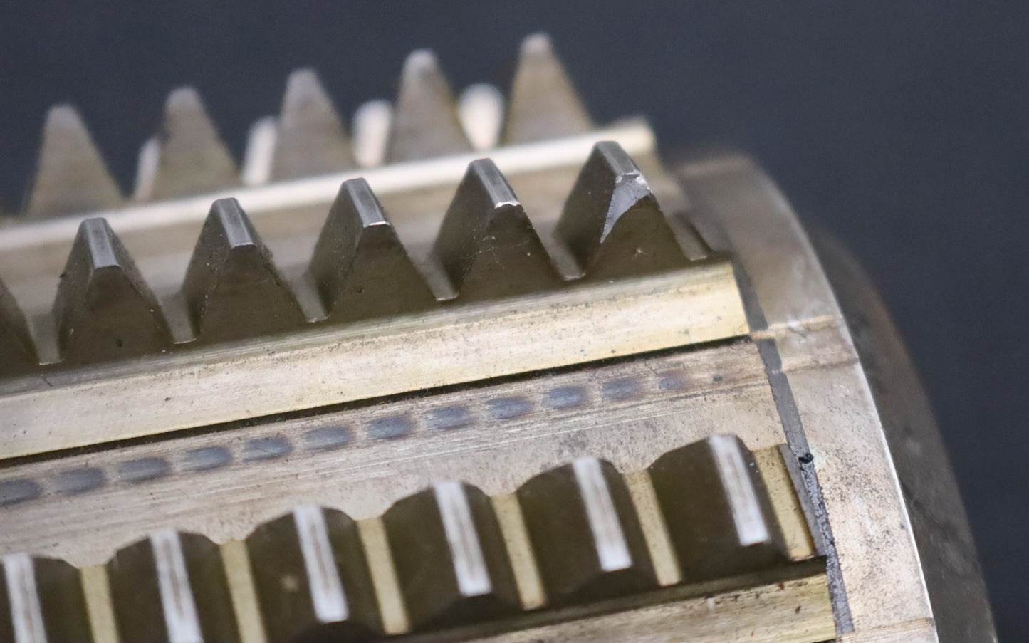 Bild des Artikels SAAZOR-Zahnrad-Wälzfräser-m=-2,5mm-EGW-20°-BPIII-nach-DIN-3972-Ø98x106xØ32mm