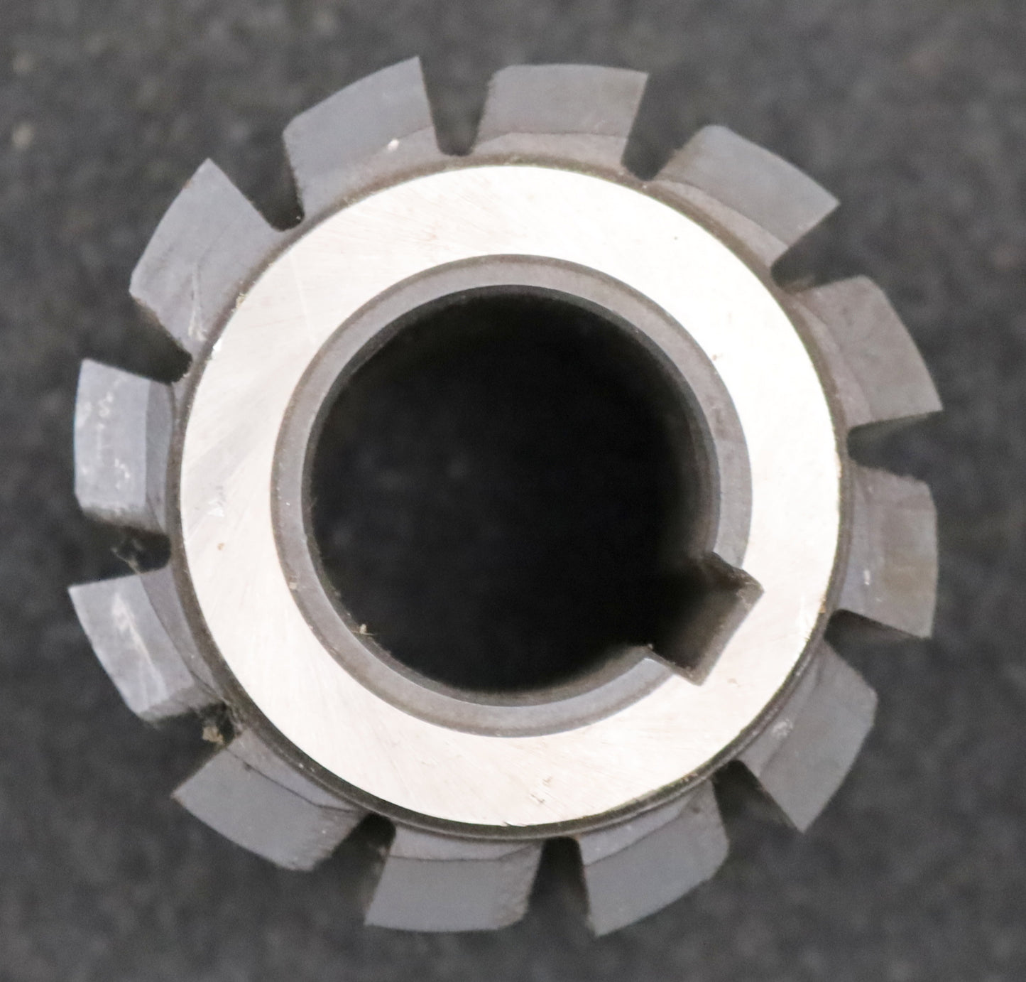 Bild des Artikels PWS-Zahnrad-Wälzfräser-m=-2,0mm-EGW-20°-Ø64x46xØ27mm-mit-LKN-1gg.-Rechts