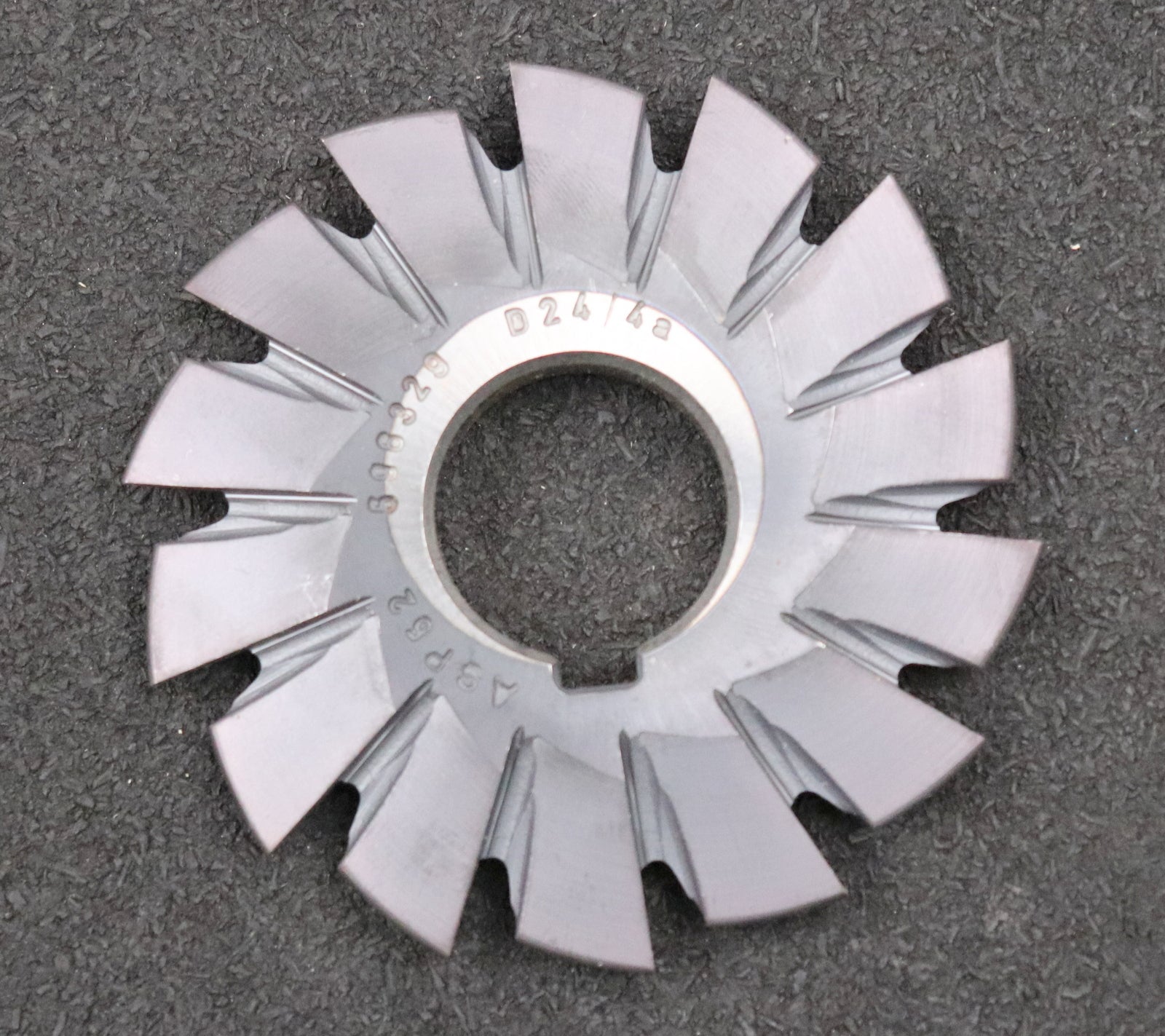 Bild des Artikels DOLD-Prismenfräser-D30°/4a-Winkel-30°-Kopfabrundung-auf-4mm-Ø86x10xØ27mm