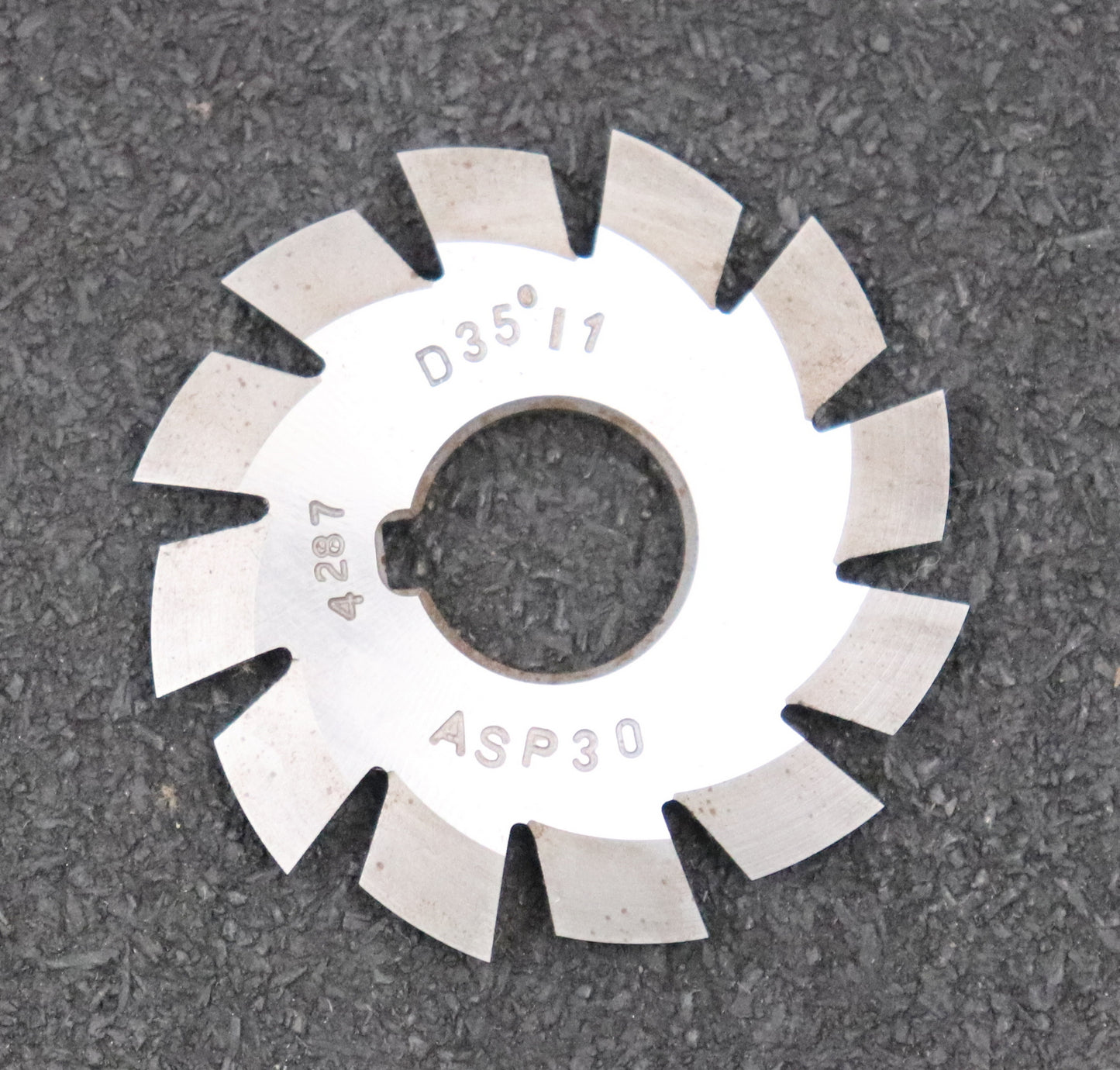 Bild des Artikels DOLD-Prismenfräser-D35°/1-Winkel-35°-Kopfabrundung-auf-1mm-Ø50,7x4,3xØ16mm