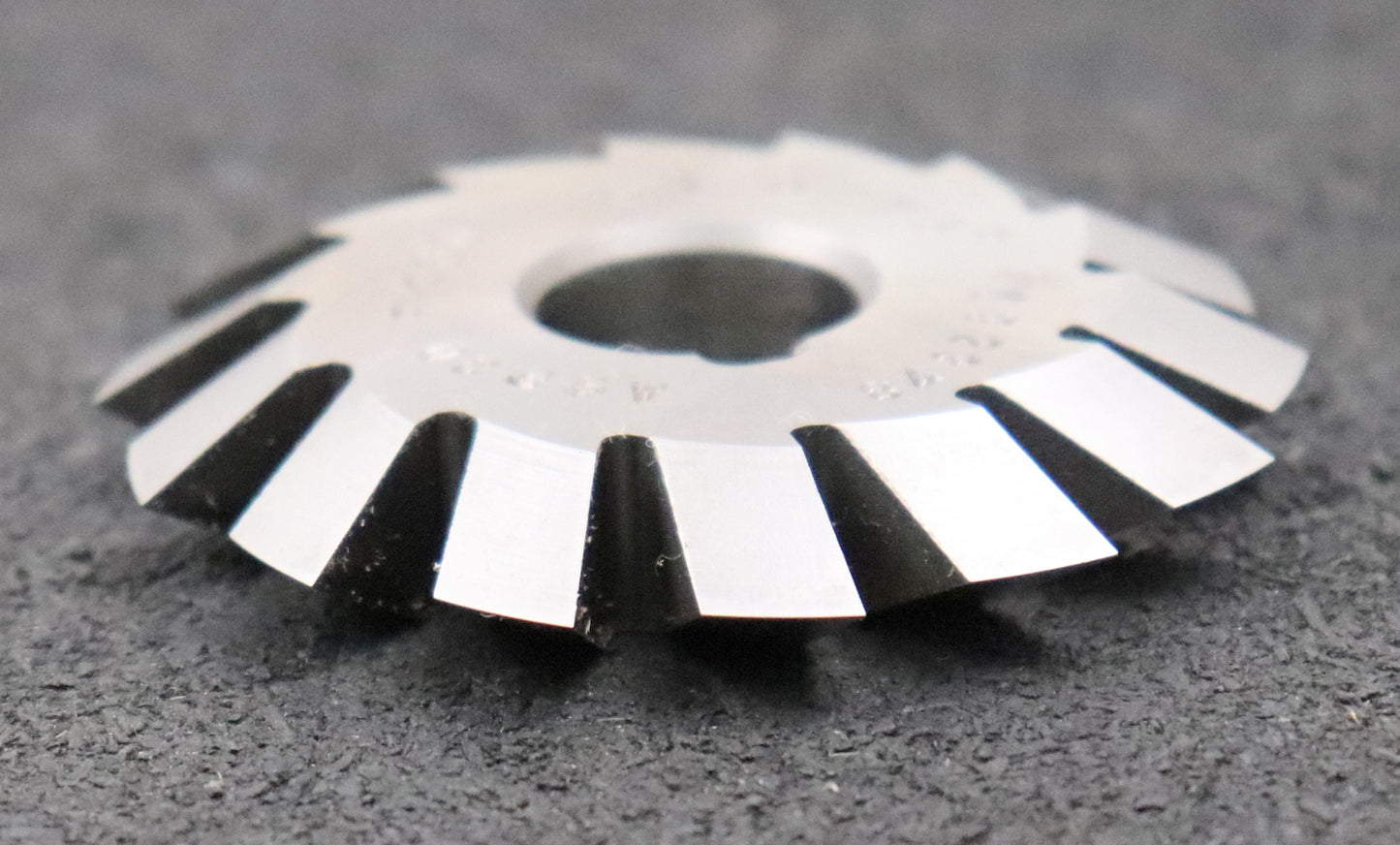 Bild des Artikels DOLD-Prismenfräser-Winkel-60°-Kopfabflachung-1mm-Abmaße-Ø59,7x10xØ16mm-mit-LKN