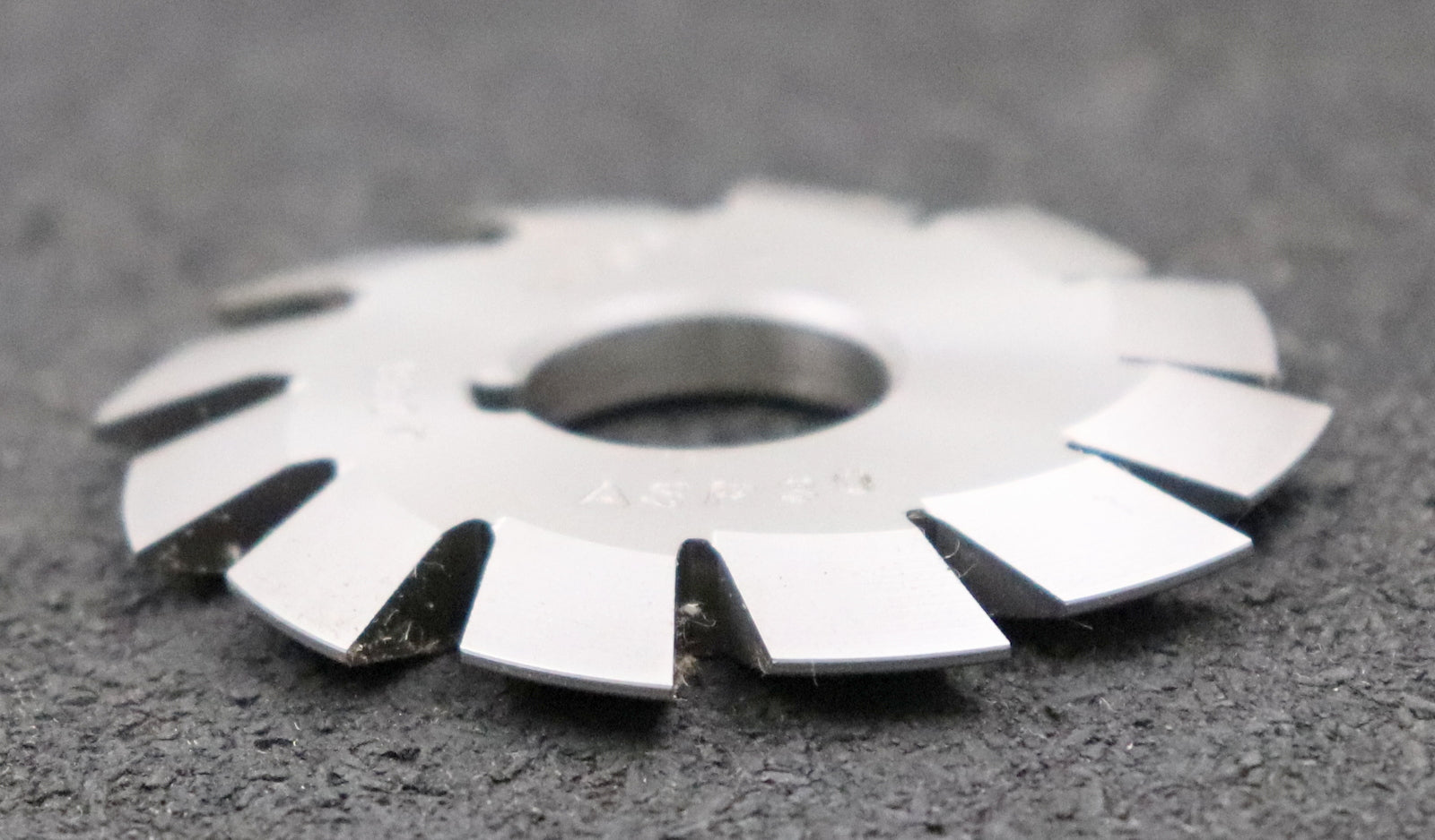 Bild des Artikels DOLD-Prismenfräser-D35°/2-Winkel-35°-Kopfabrundung-auf-2mm-Ø52,4x5,3xØ16mm