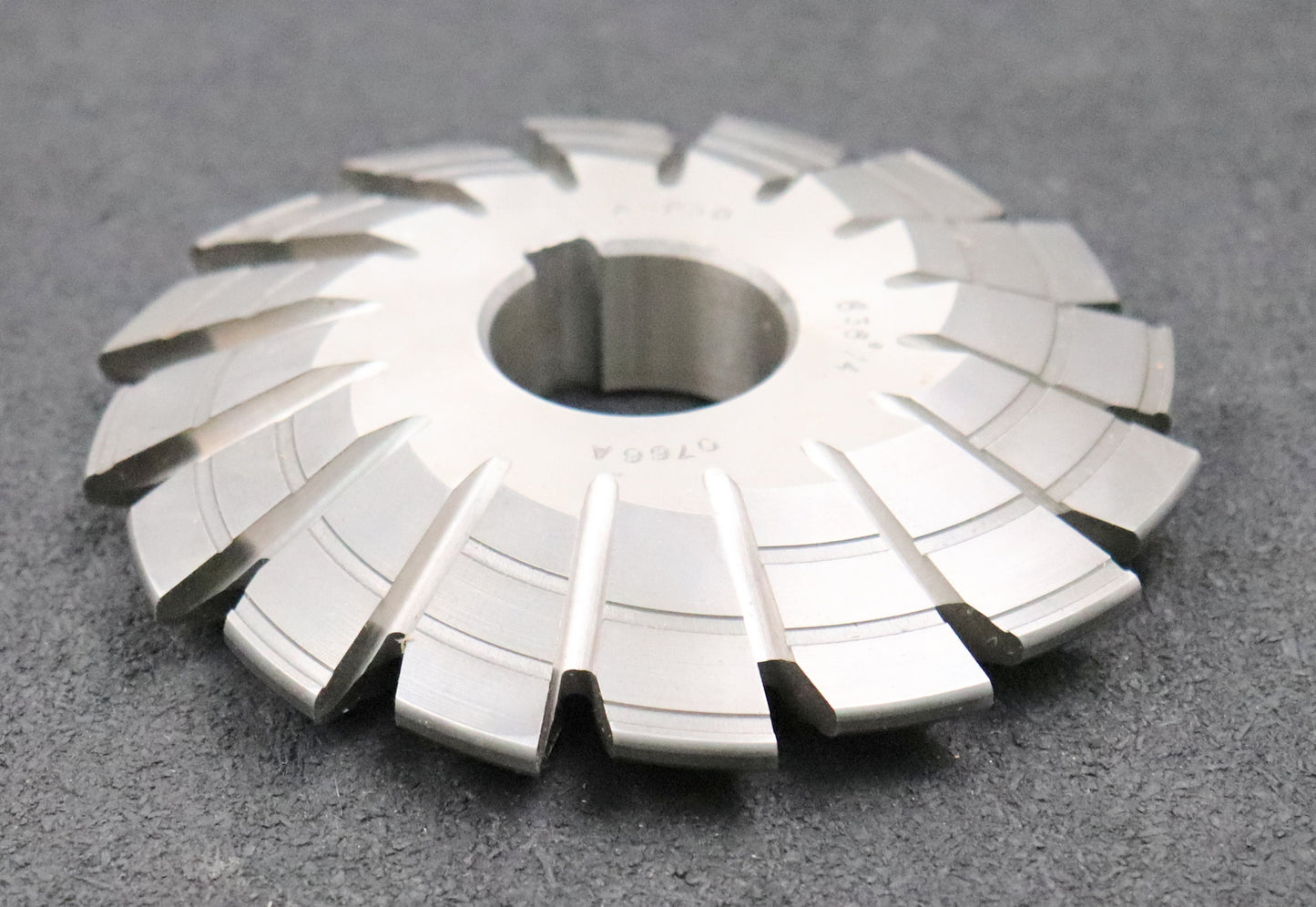 Bild des Artikels DOLD-asymmetrischer-Prismenfräser-U-36°/4-Flankenwinkel-24°+12°-Gesamtwinkel-36°