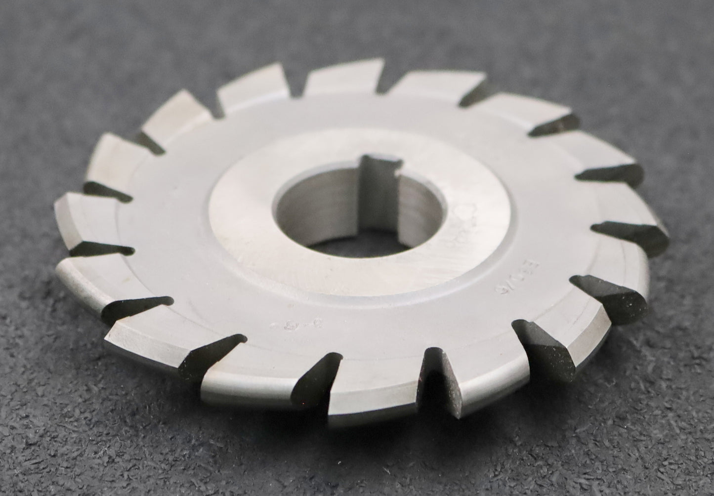 Bild des Artikels DOLD-asymmetrischer-Prismenfräser-E-30°/6-Gesamtwinkel-30°-Flankenwinkel-30°+0°