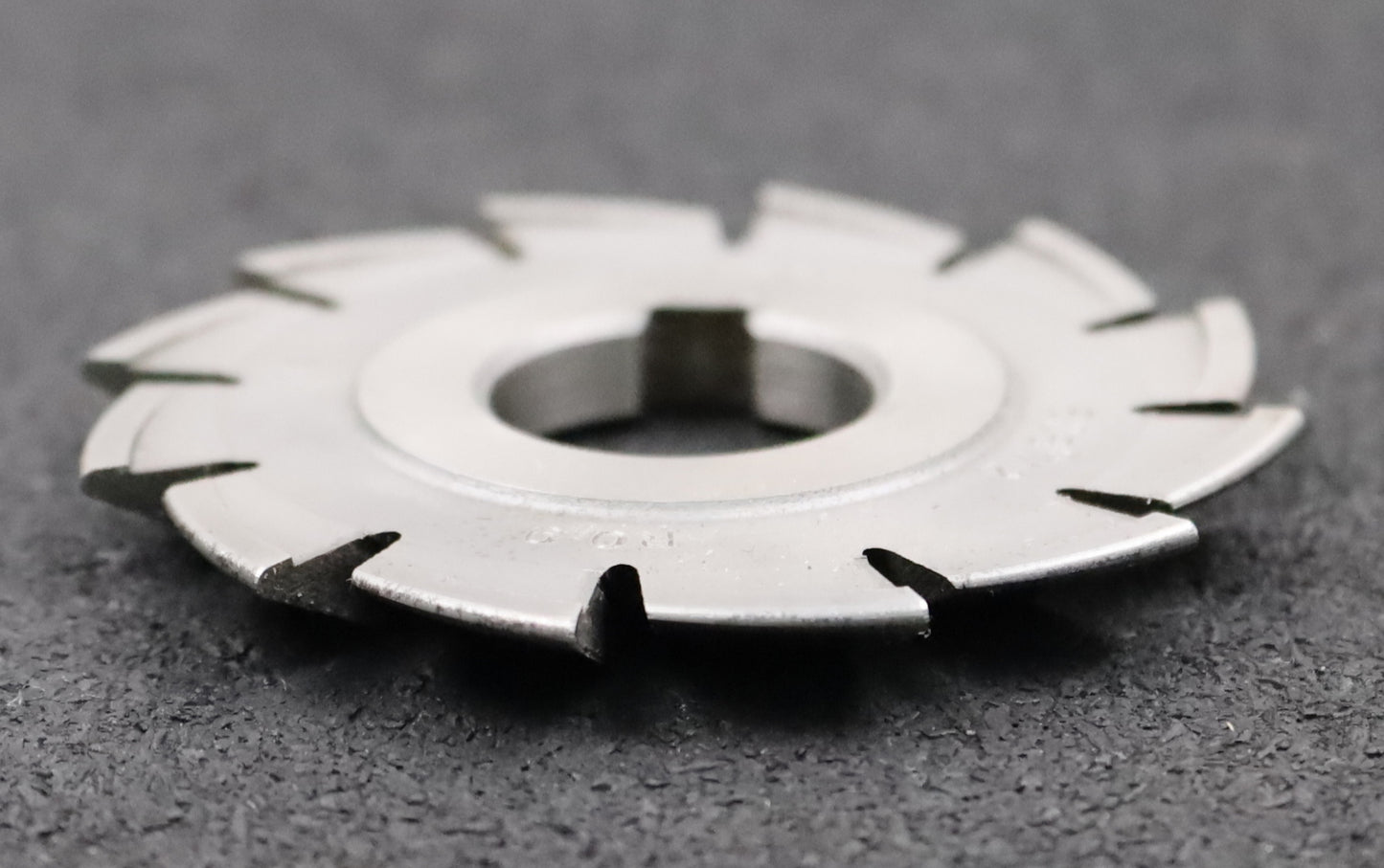 Bild des Artikels DOLD-asymmetrischer-Prismenfräser-E-28°/2-R0,9-Gesamtwinkel-28°