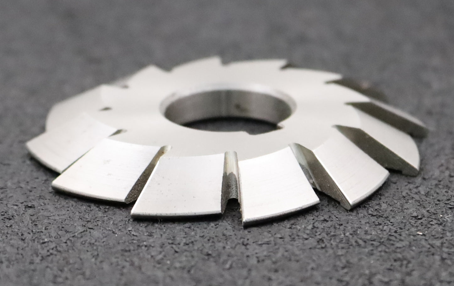 Bild des Artikels DOLD-asymmetrischer-Prismenfräser-E-28°/2-R0,9-Gesamtwinkel-28°