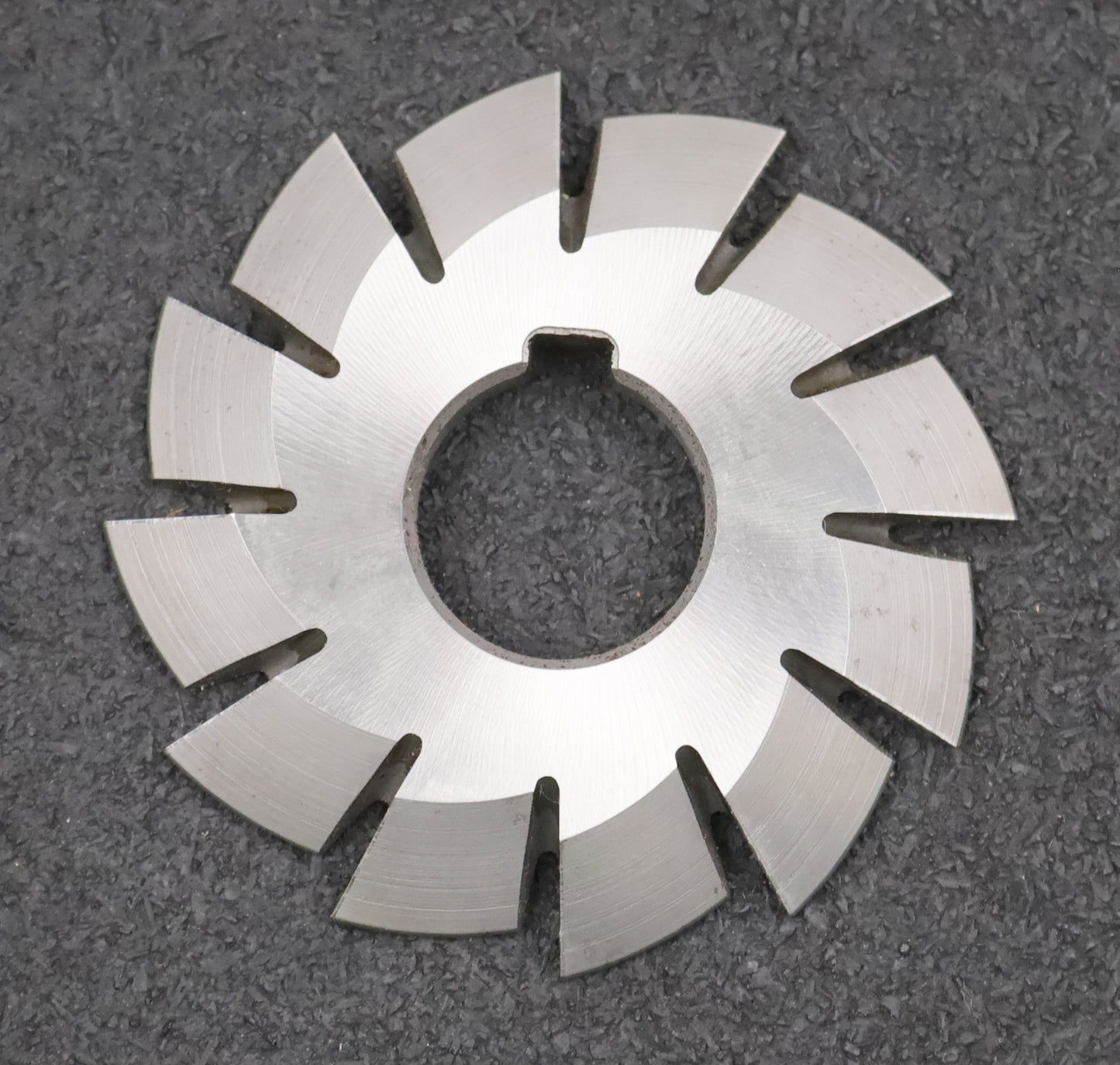 Bild des Artikels DOLD-asymmetrischer-Prismenfräser-E-28°/2-R0,9-Gesamtwinkel-28°