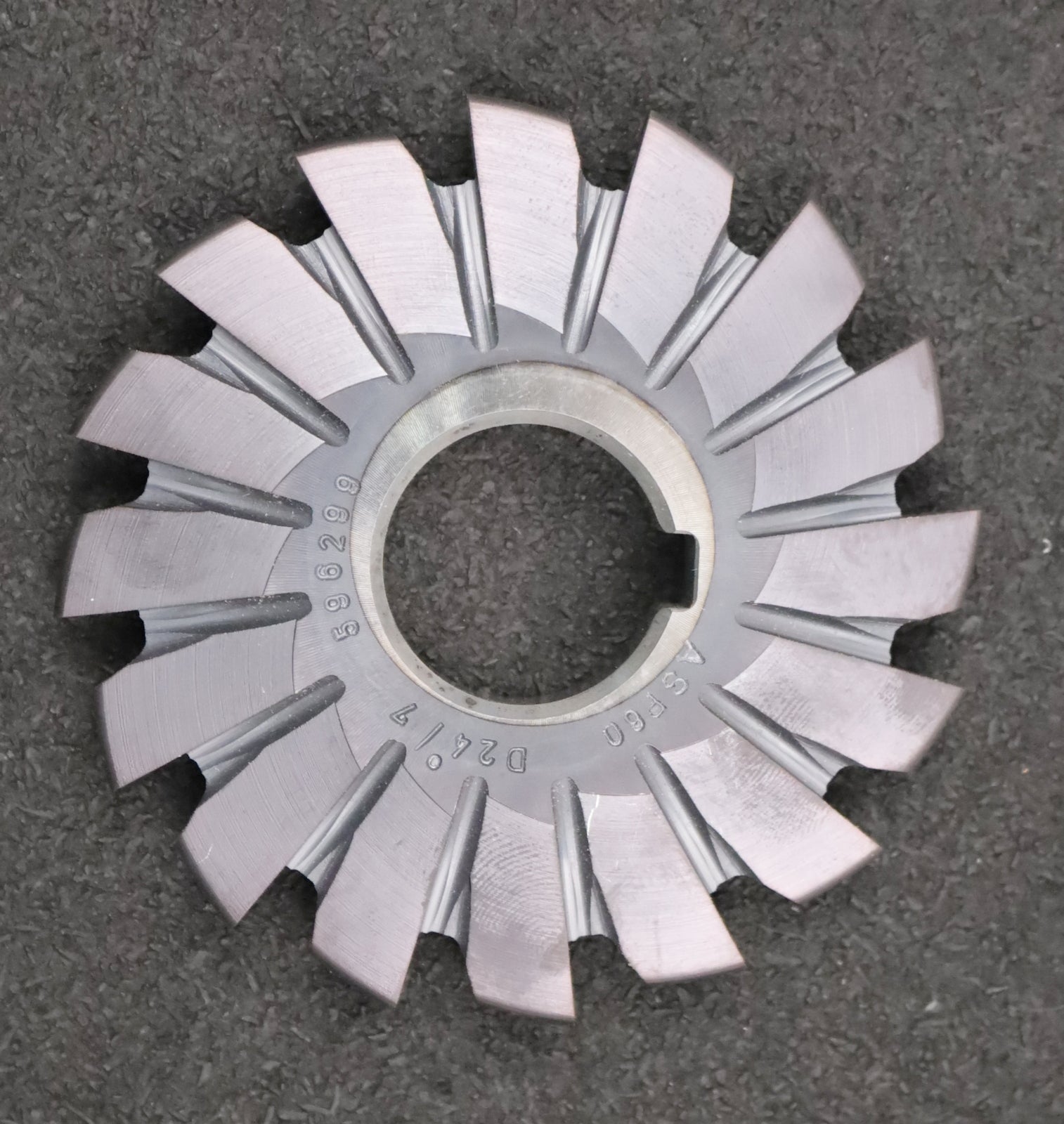 Bild des Artikels DOLD-Prismenfräser-D24°/7-Winkel-24°-Kopfabrundung-auf-7mm-Ø90,8x12,3xØ27mm