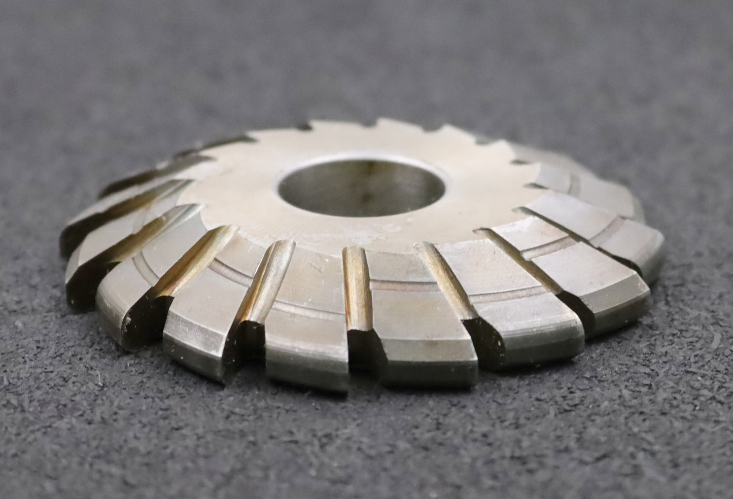 Bild des Artikels DOLD-asymmetrischer-Prismenfräser-E-24°/4-Gesamtwinkel-24°-Flankenwinkel-24°+0°