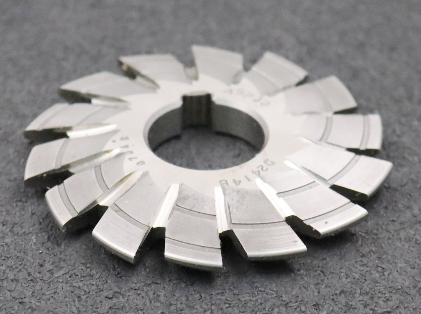 Bild des Artikels DOLD-Prismenfräser-D24°/4b-Winkel-24°-Kopfabrundung-auf-4mm-Ø86x10,1xØ27mm